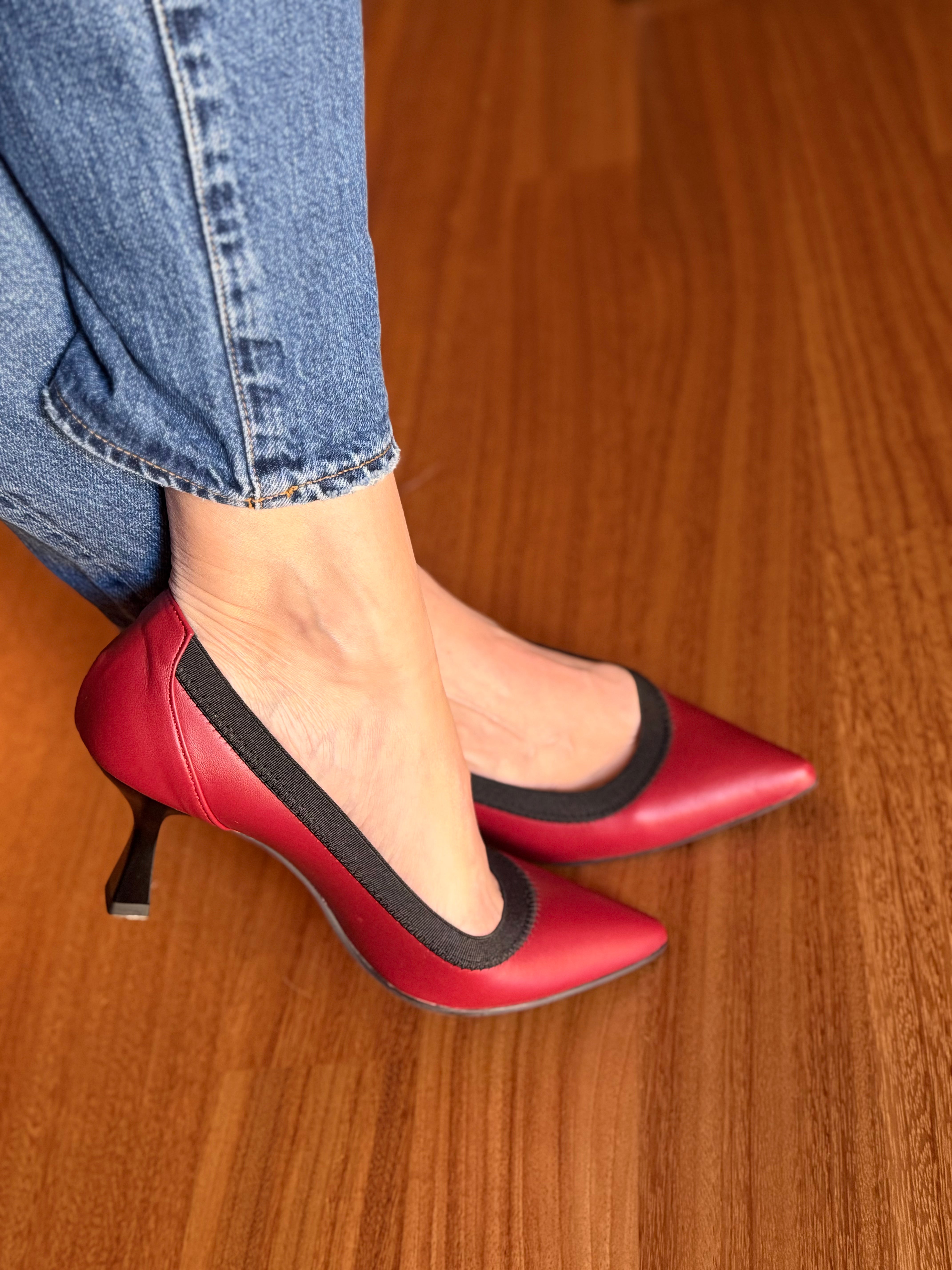 Image of Marlene Red decollete' in guantino rossa con elastico tacco 7 artigianale marchigiana