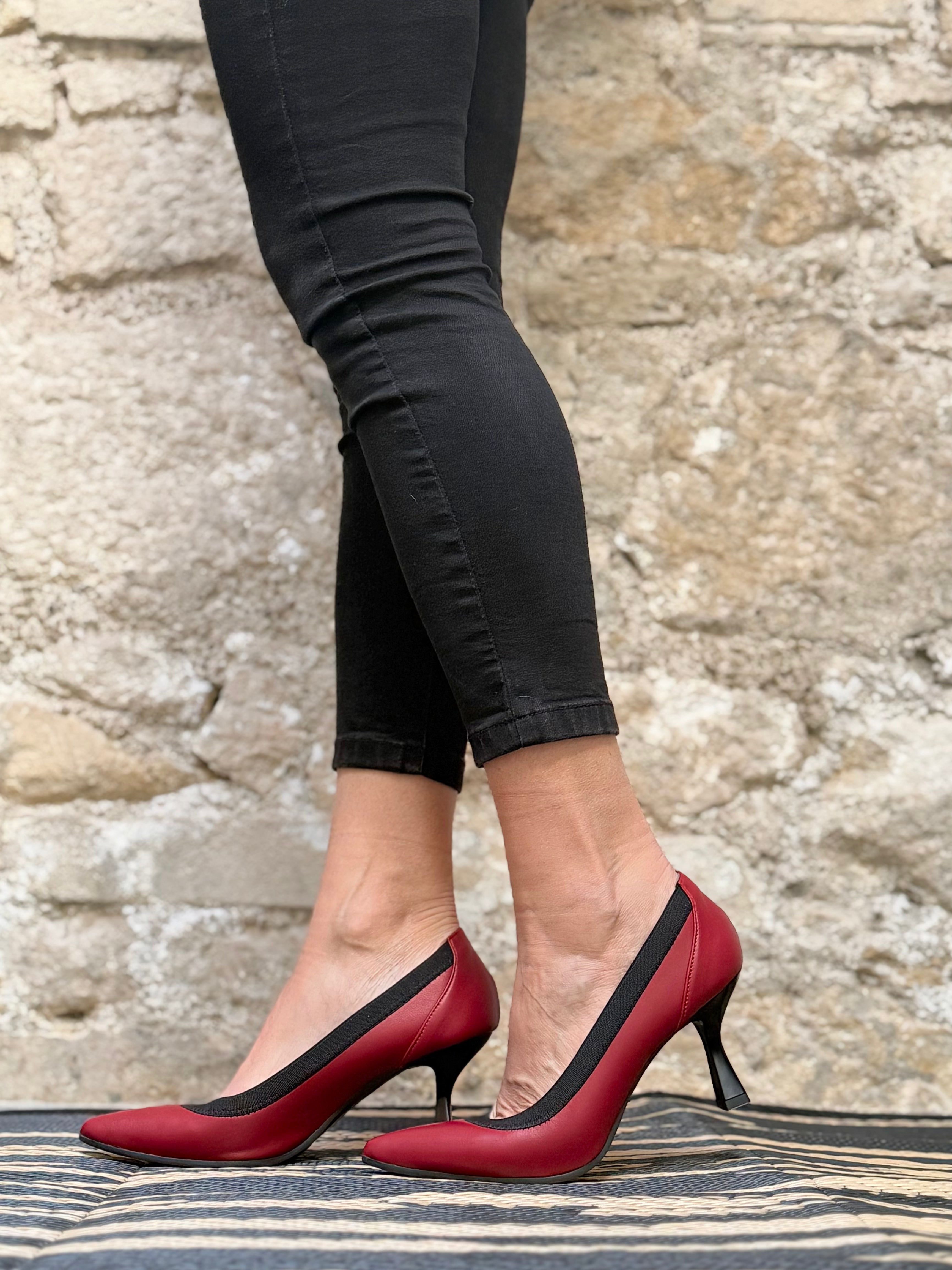 Image of Marlene Red decollete' in guantino rossa con elastico tacco 7 artigianale marchigiana