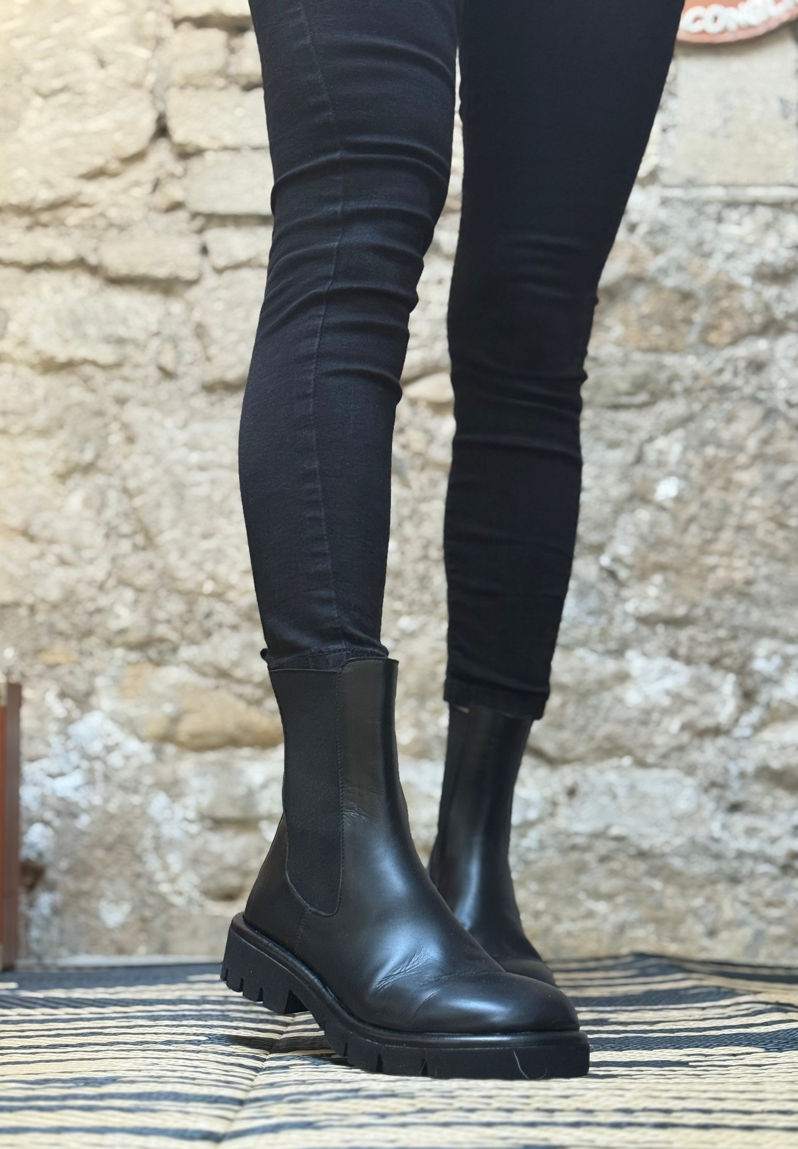 La Gatta Con Gli Stivali