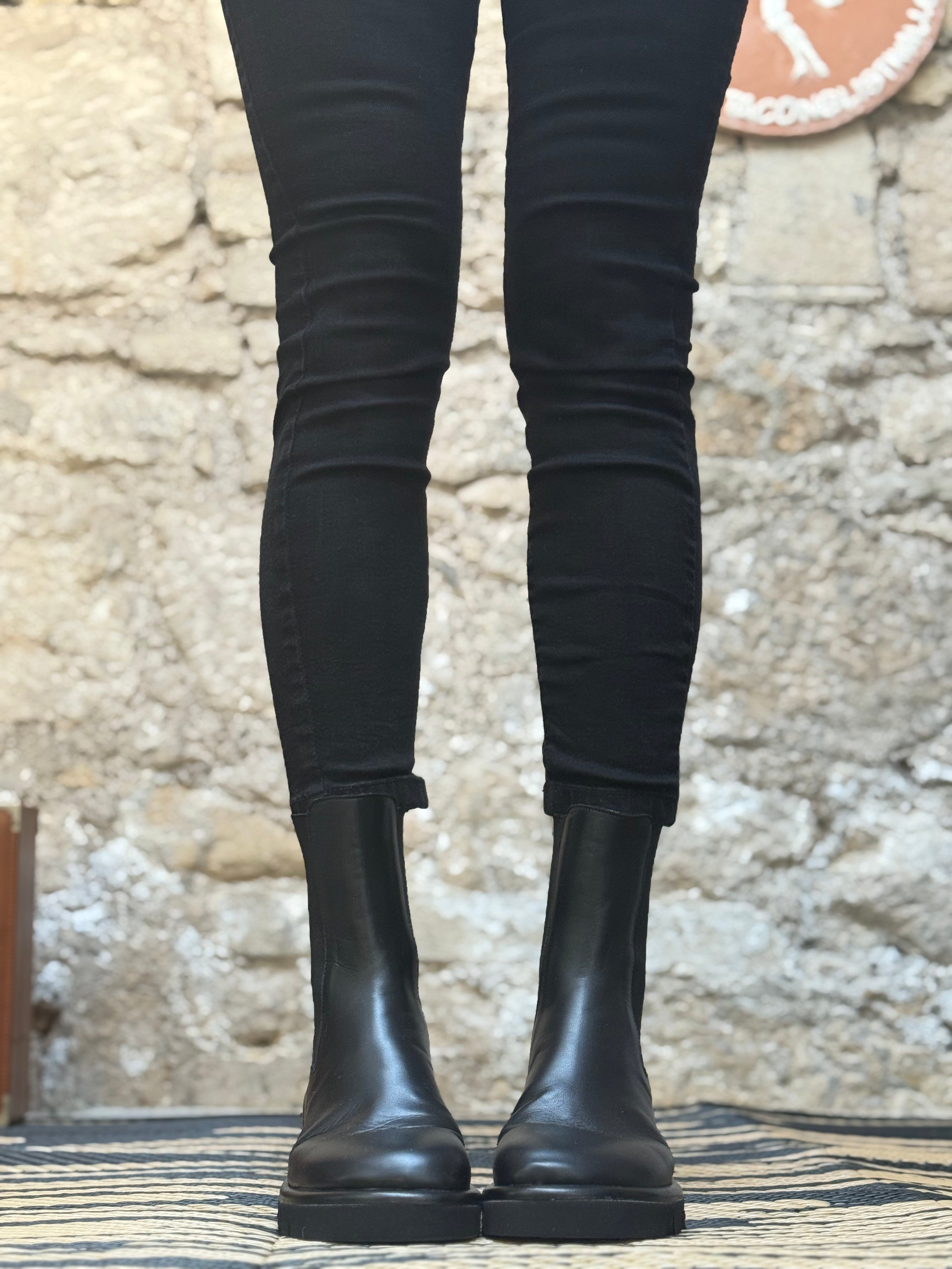 Jude Black stivaletto beatles in pelle nera lavorazione a sacchetto artigianale marchigiana