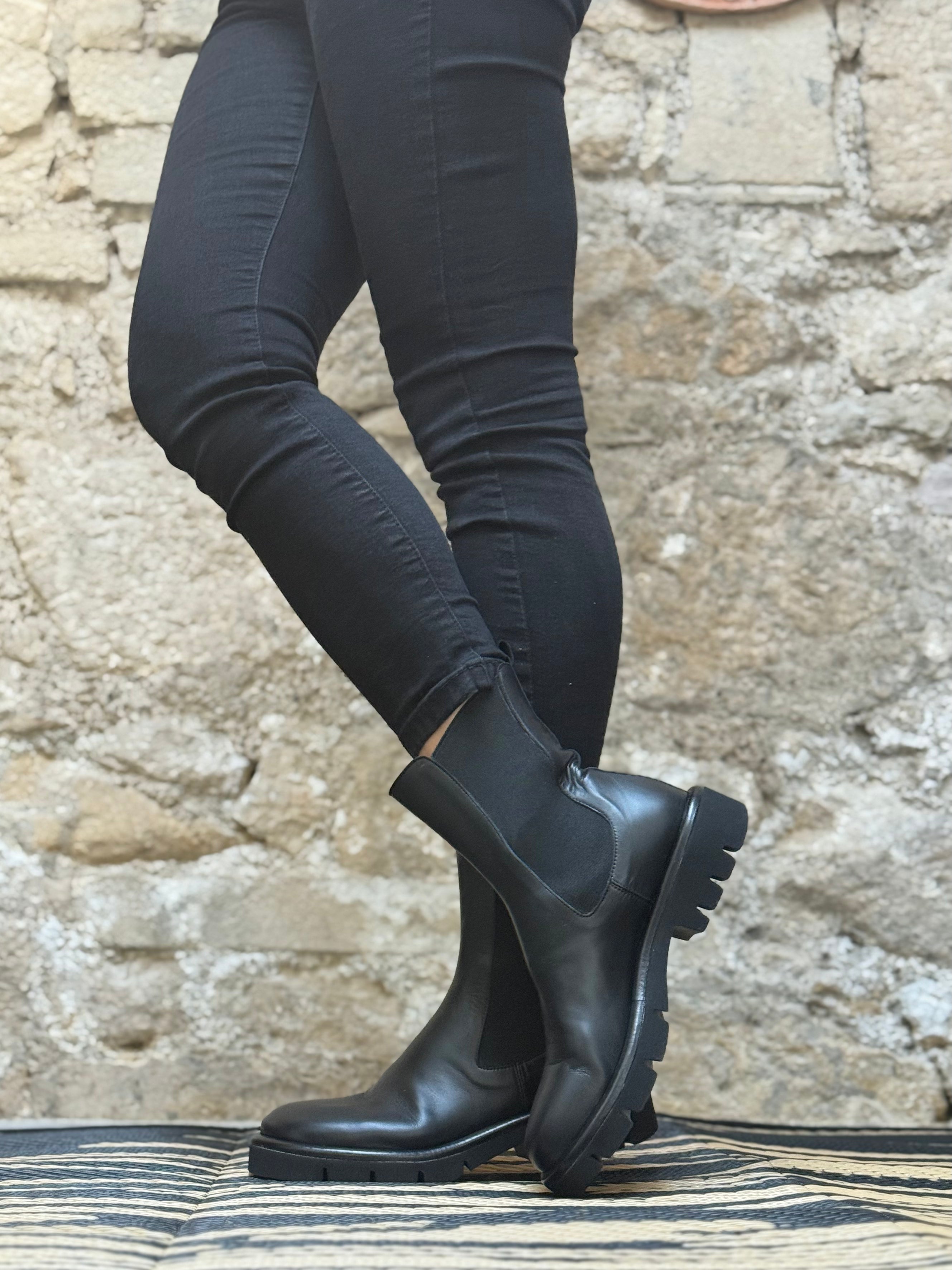 Jude Black stivaletto beatles in pelle nera lavorazione a sacchetto artigianale marchigiana