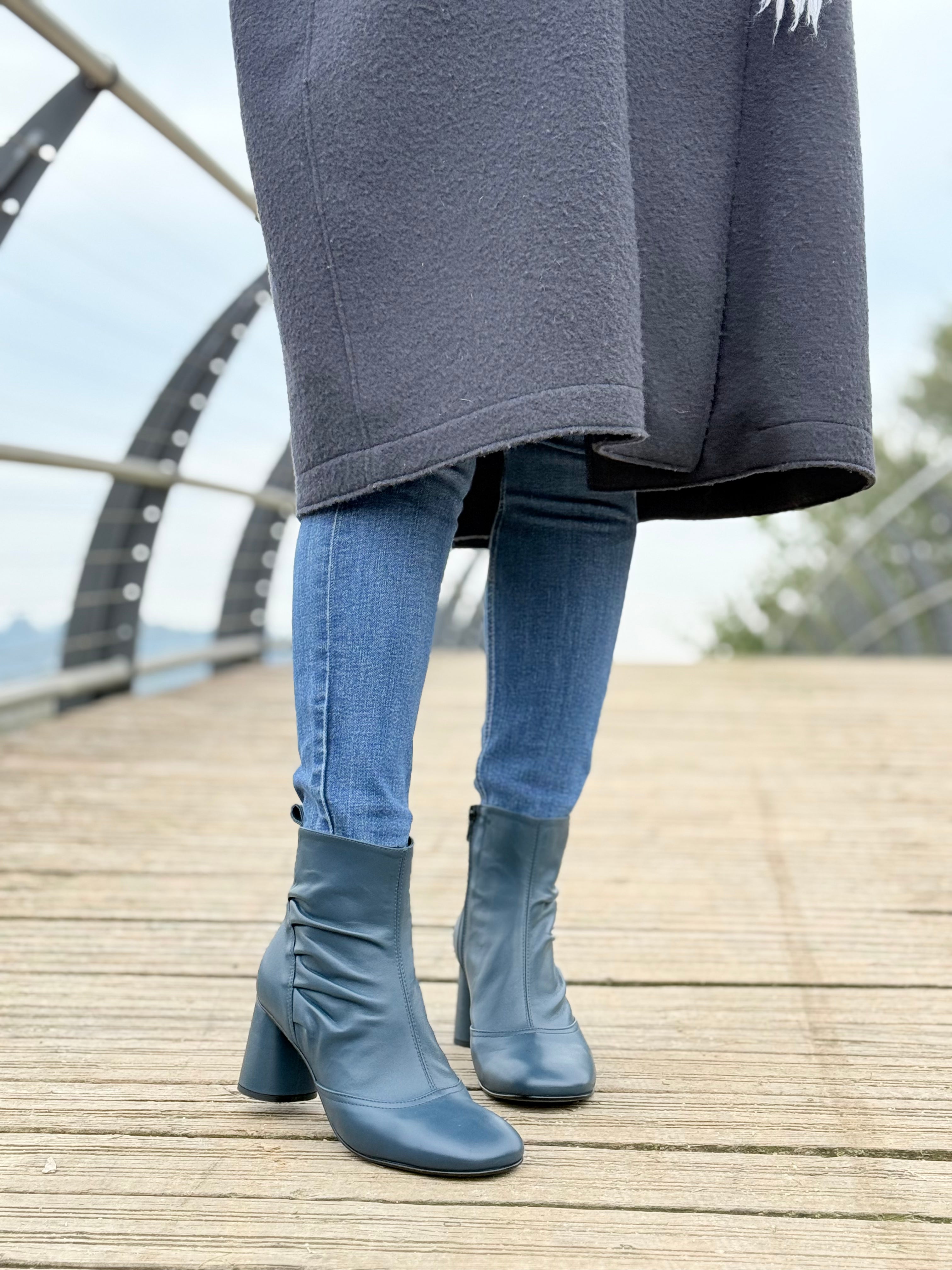 Image of Amelia Pet tronchetto in nappa petrolio tacco 7 cm artigianale marchigiana