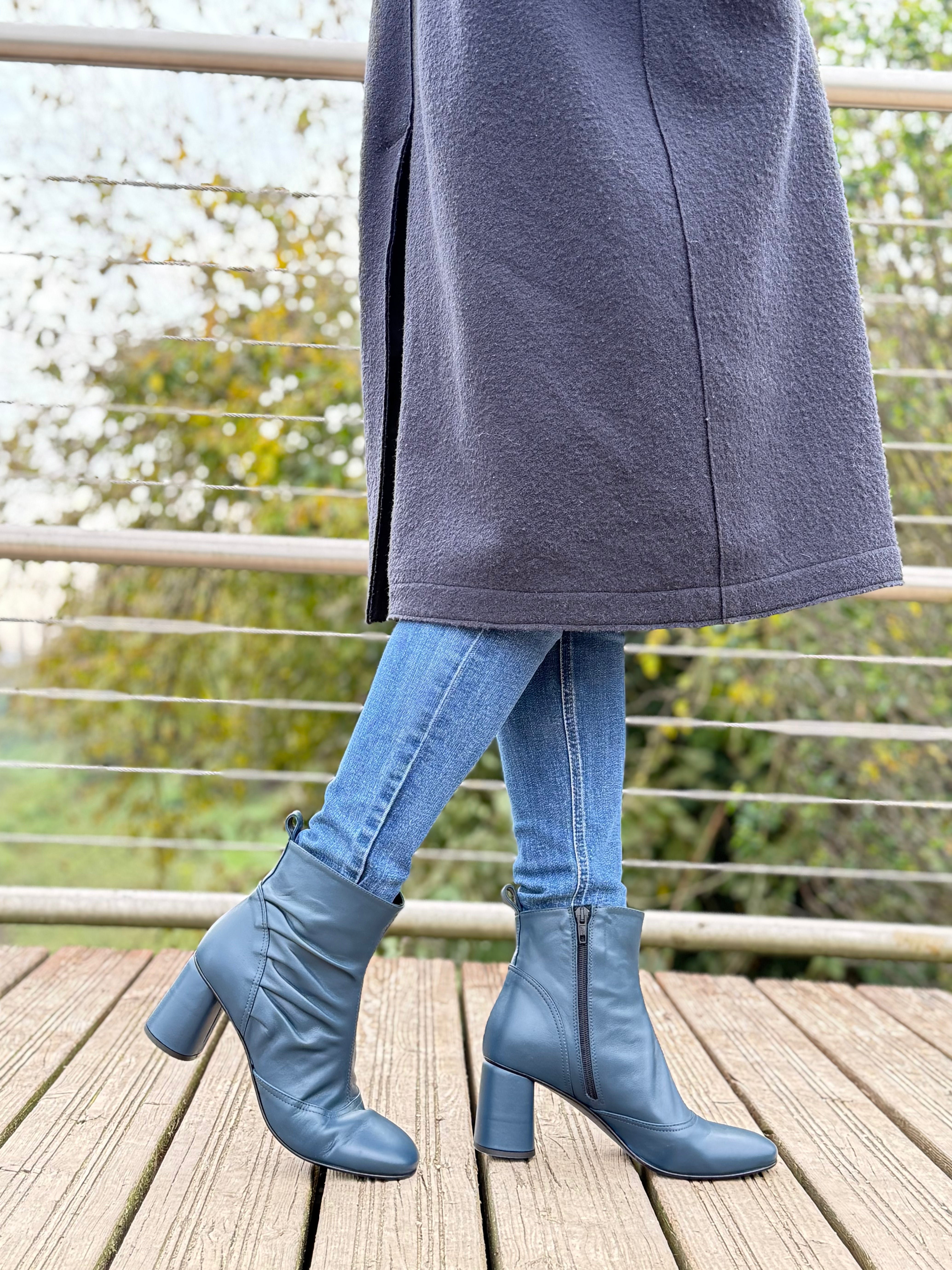 Image of Amelia Pet tronchetto in nappa petrolio tacco 7 cm artigianale marchigiana