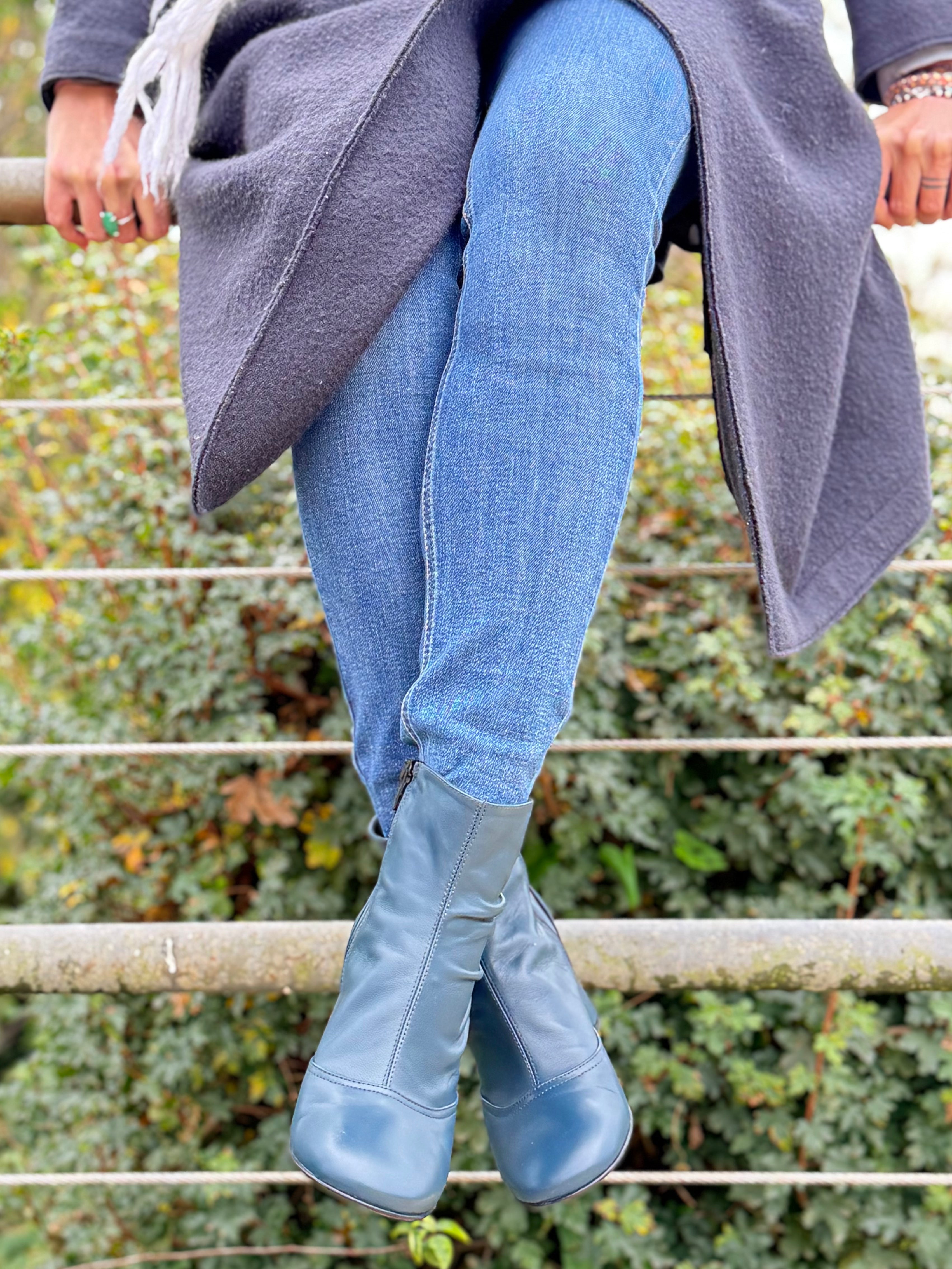 Amelia Pet tronchetto in nappa petrolio tacco 7 cm artigianale marchigiana