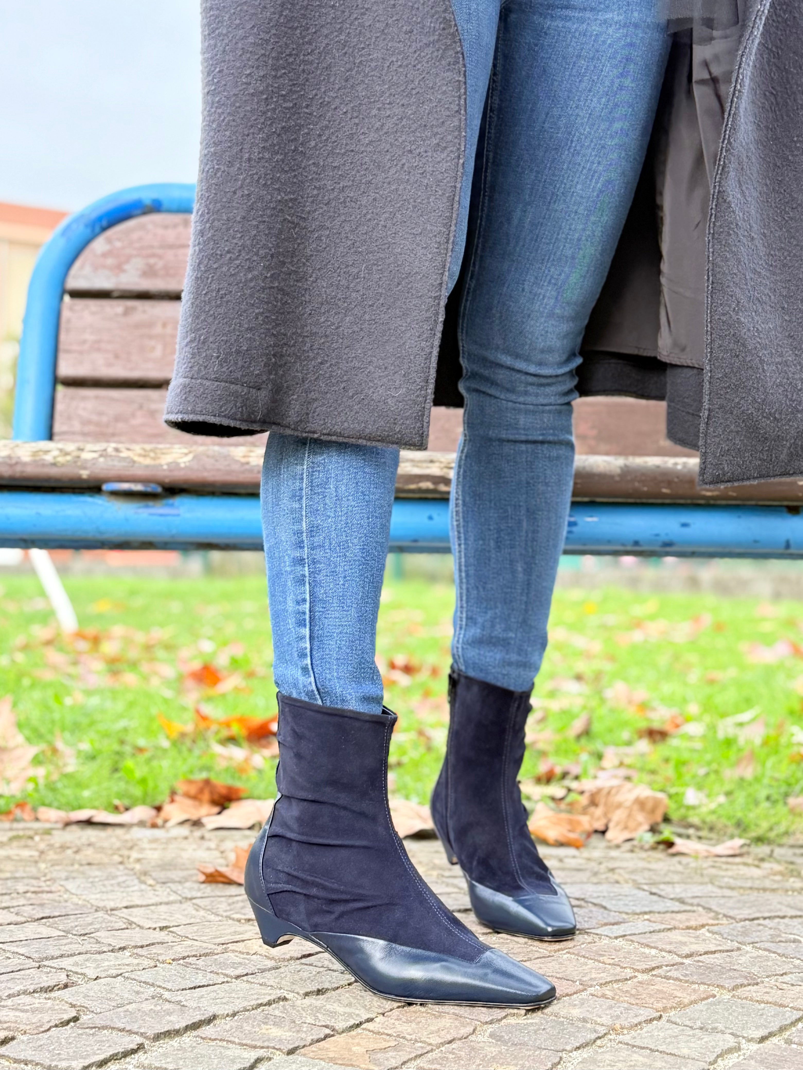 Image of Astro Blue tronchetto in nappa e camoscio blu  tacco 3 artigianale marchigiana