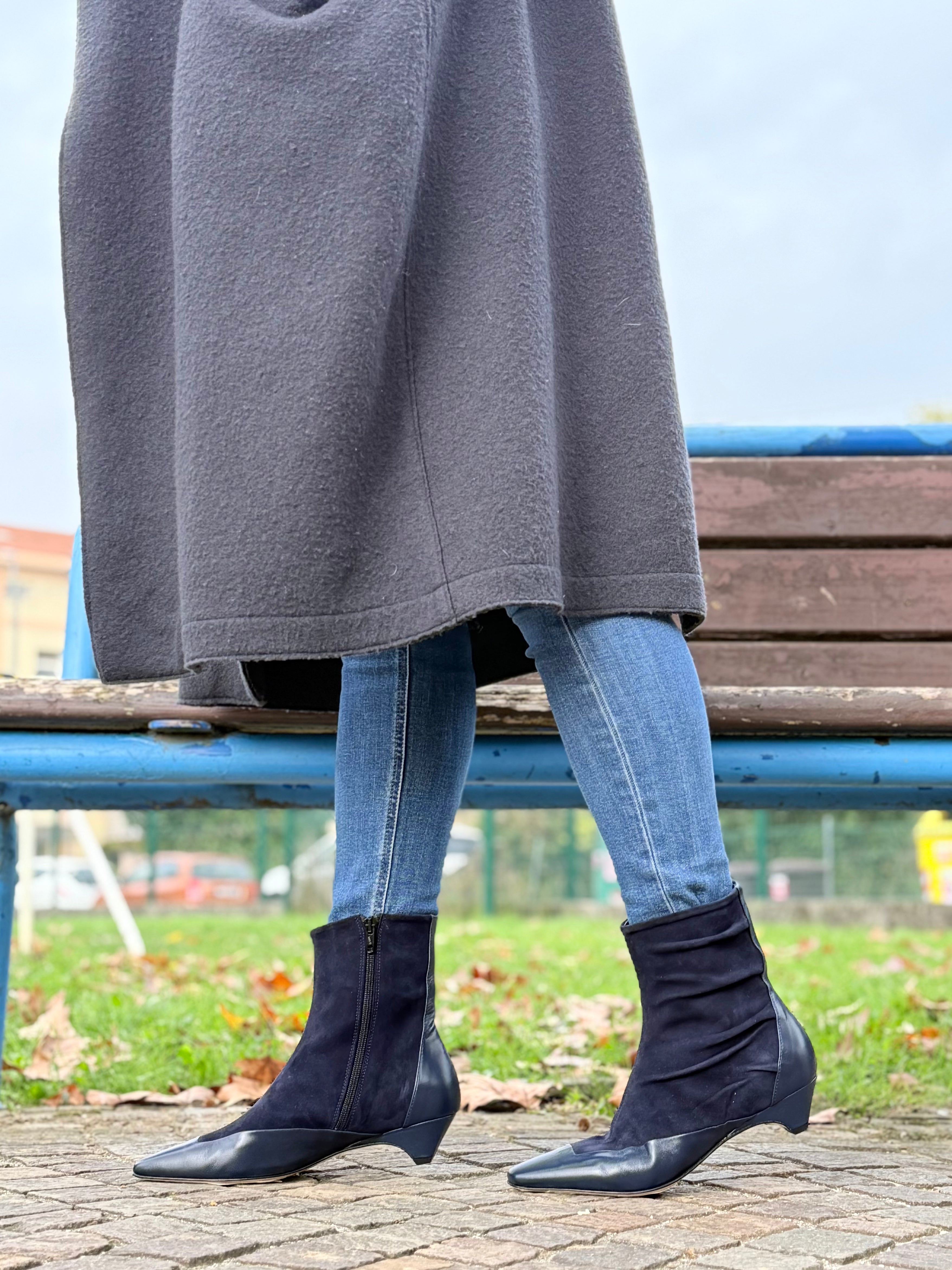 Astro Blue tronchetto in nappa e camoscio blu  tacco 3 artigianale marchigiana