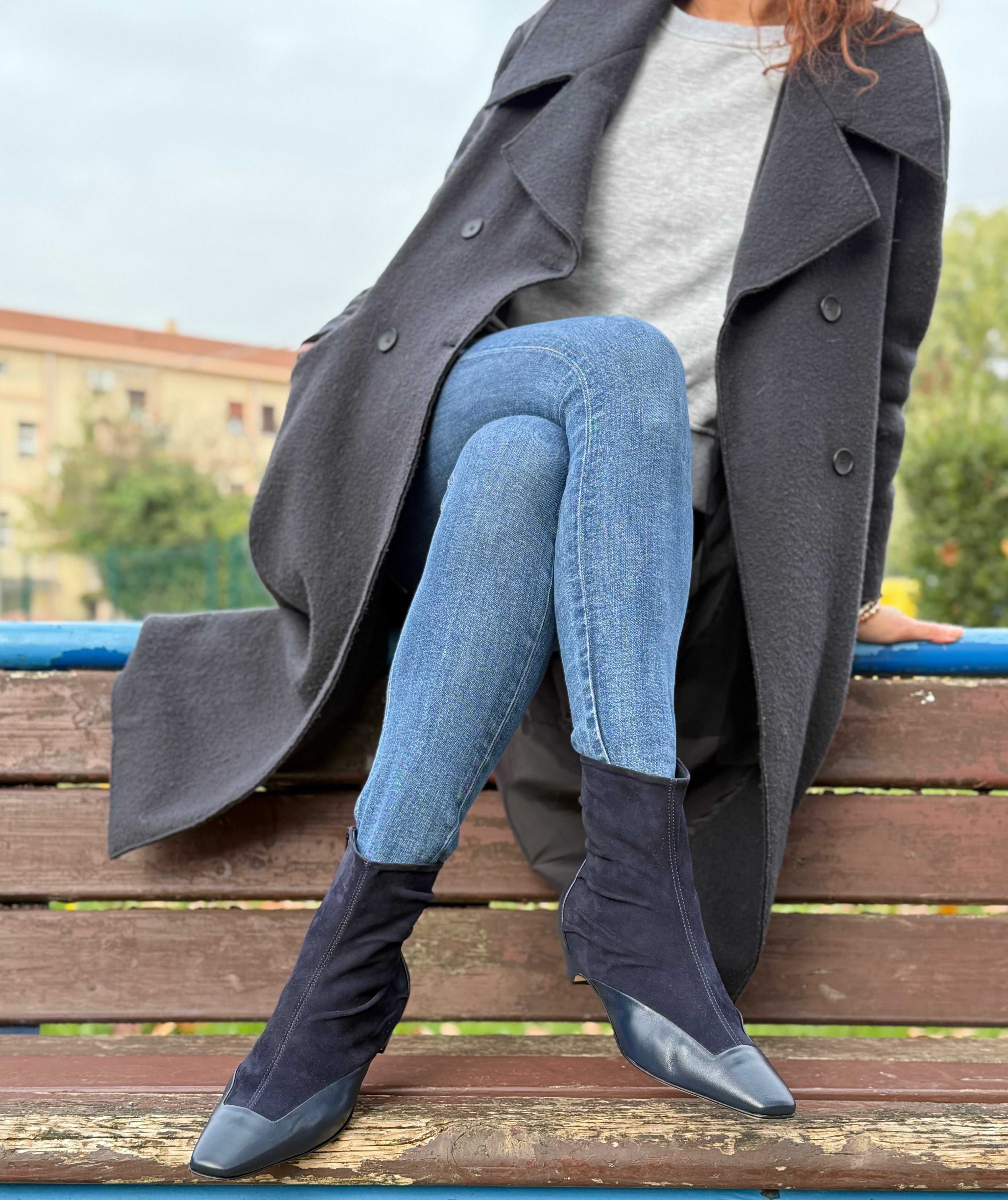 Astro Blue tronchetto in nappa e camoscio blu  tacco 3 artigianale marchigiana