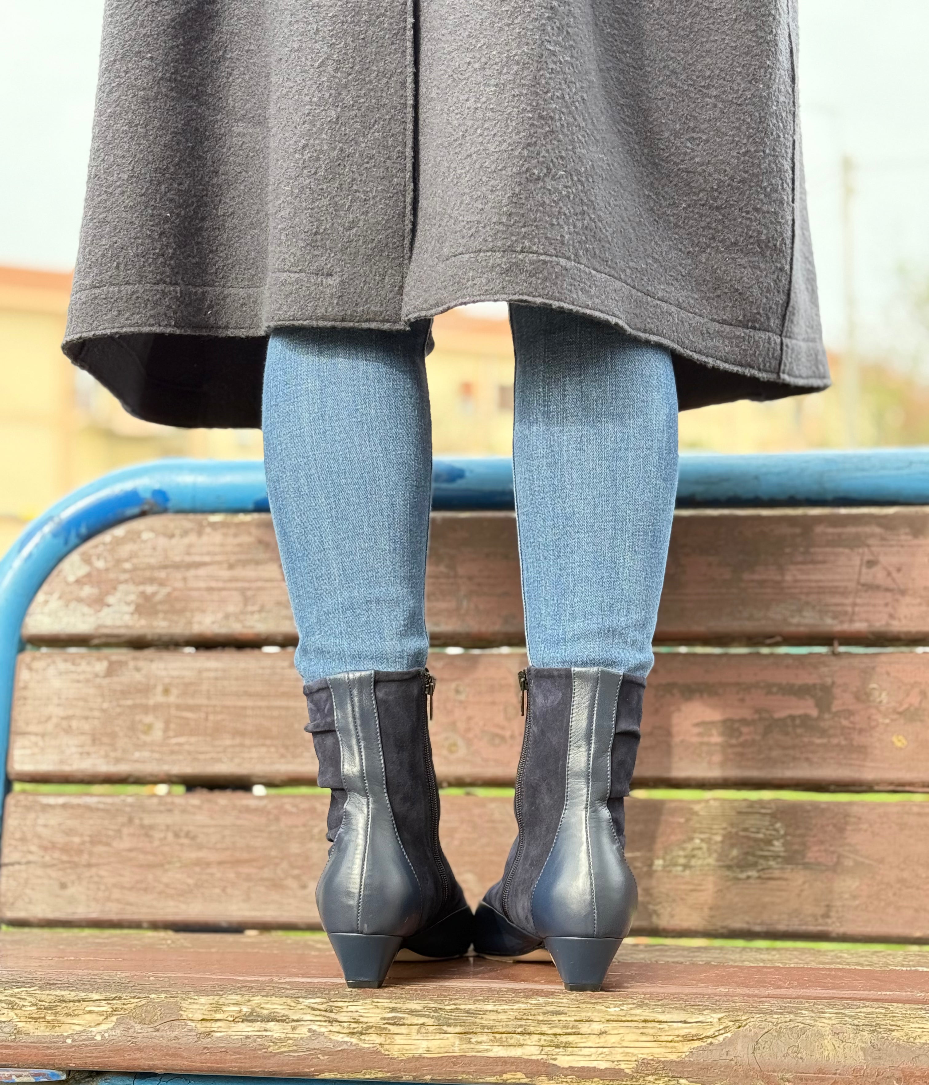 Image of Astro Blue tronchetto in nappa e camoscio blu  tacco 3 artigianale marchigiana