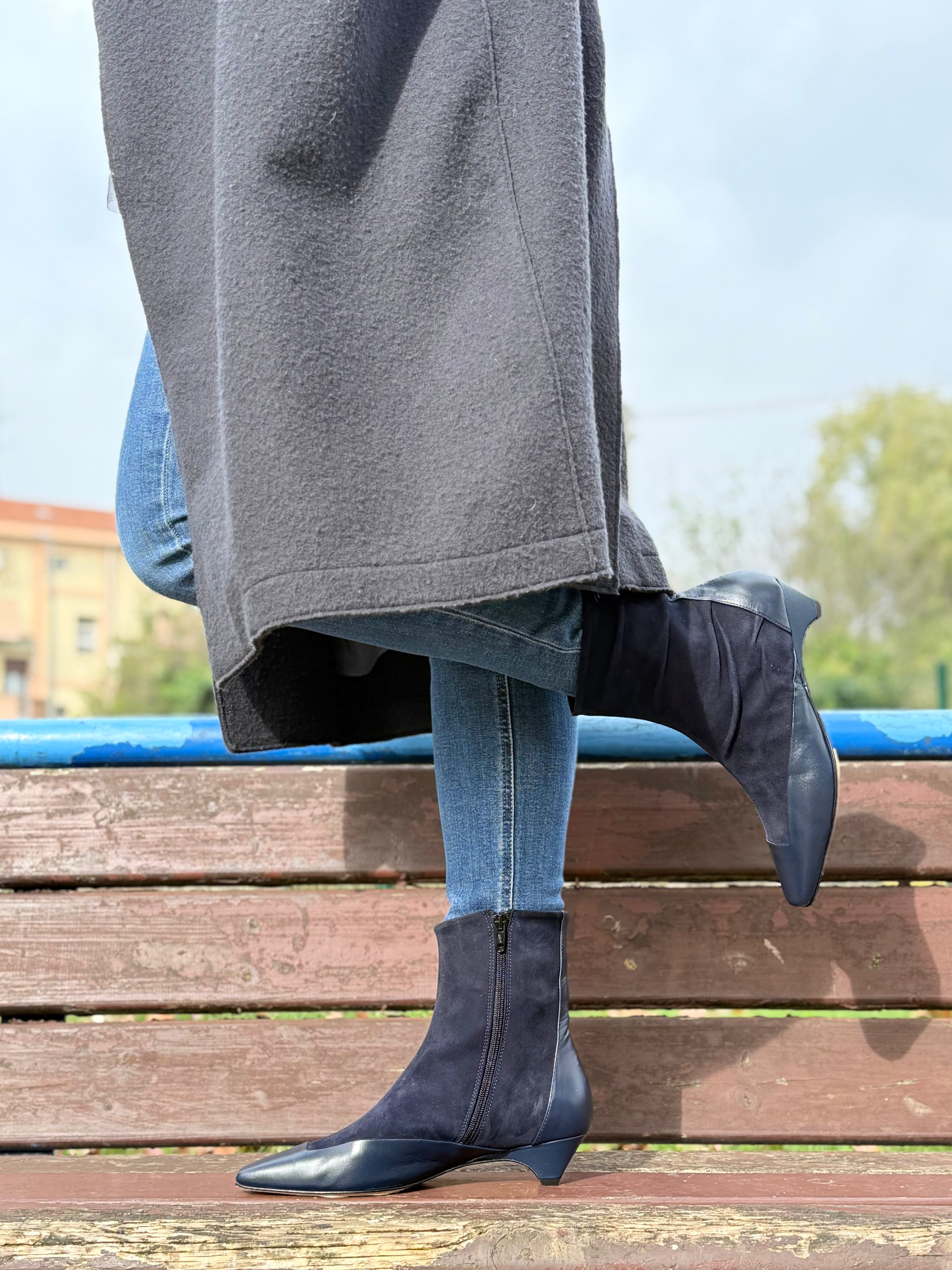 Image of Astro Blue tronchetto in nappa e camoscio blu  tacco 3 artigianale marchigiana