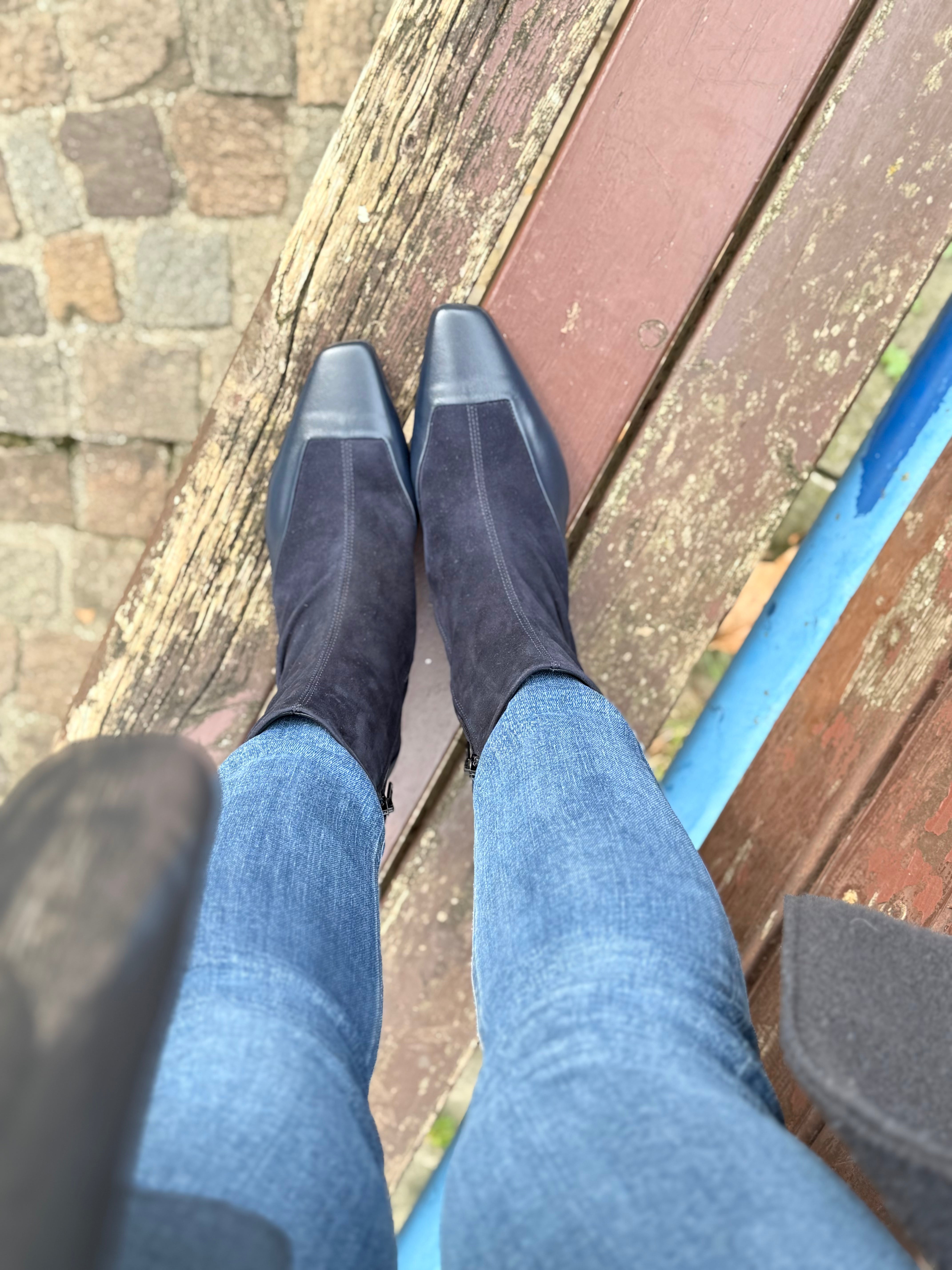 Astro Blue tronchetto in nappa e camoscio blu  tacco 3 artigianale marchigiana