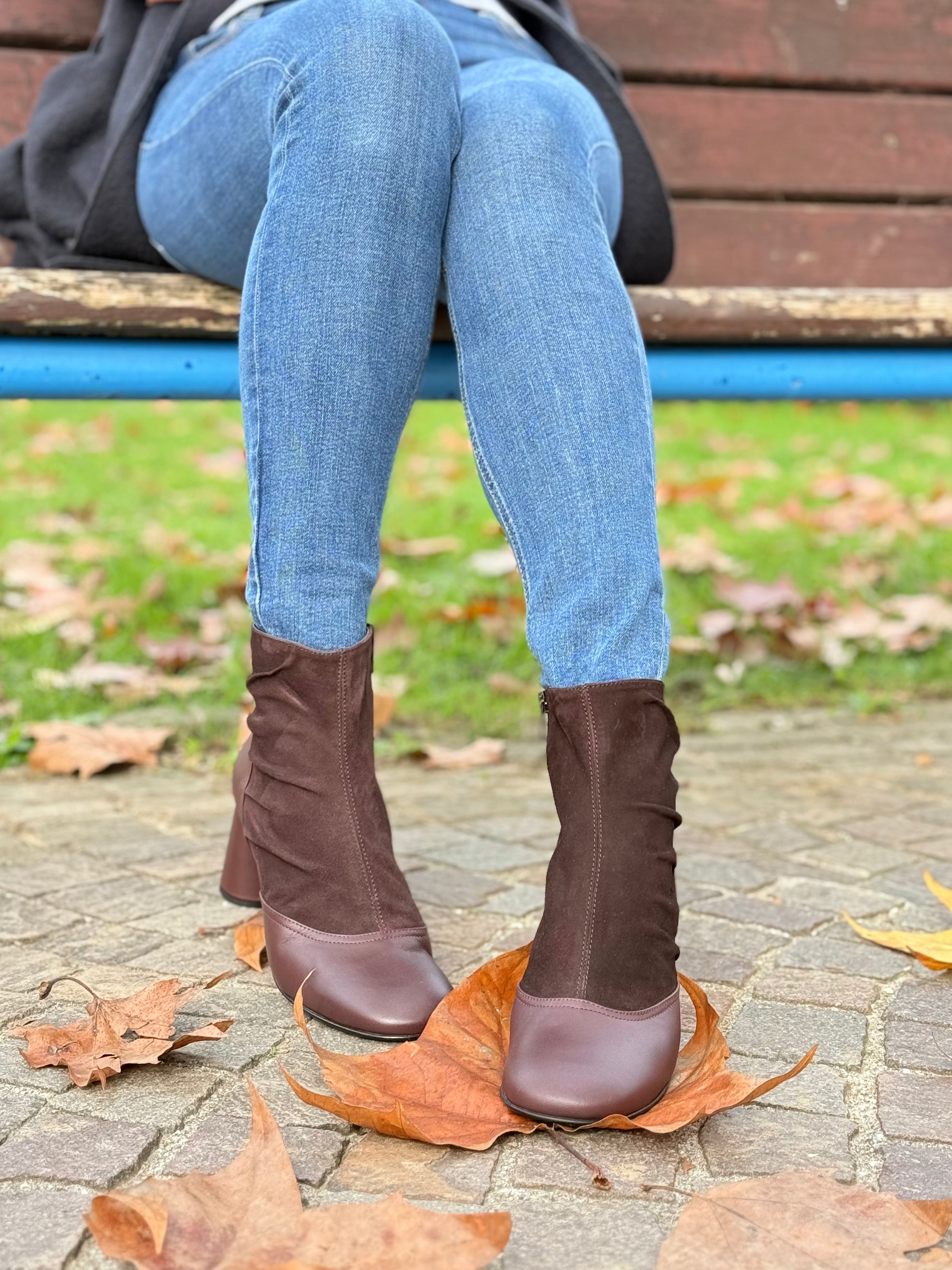 Image of Amelia Prugna tronchetto in nappa prugna e camoscio marrone tacco 7 cm artigianale marchigiana