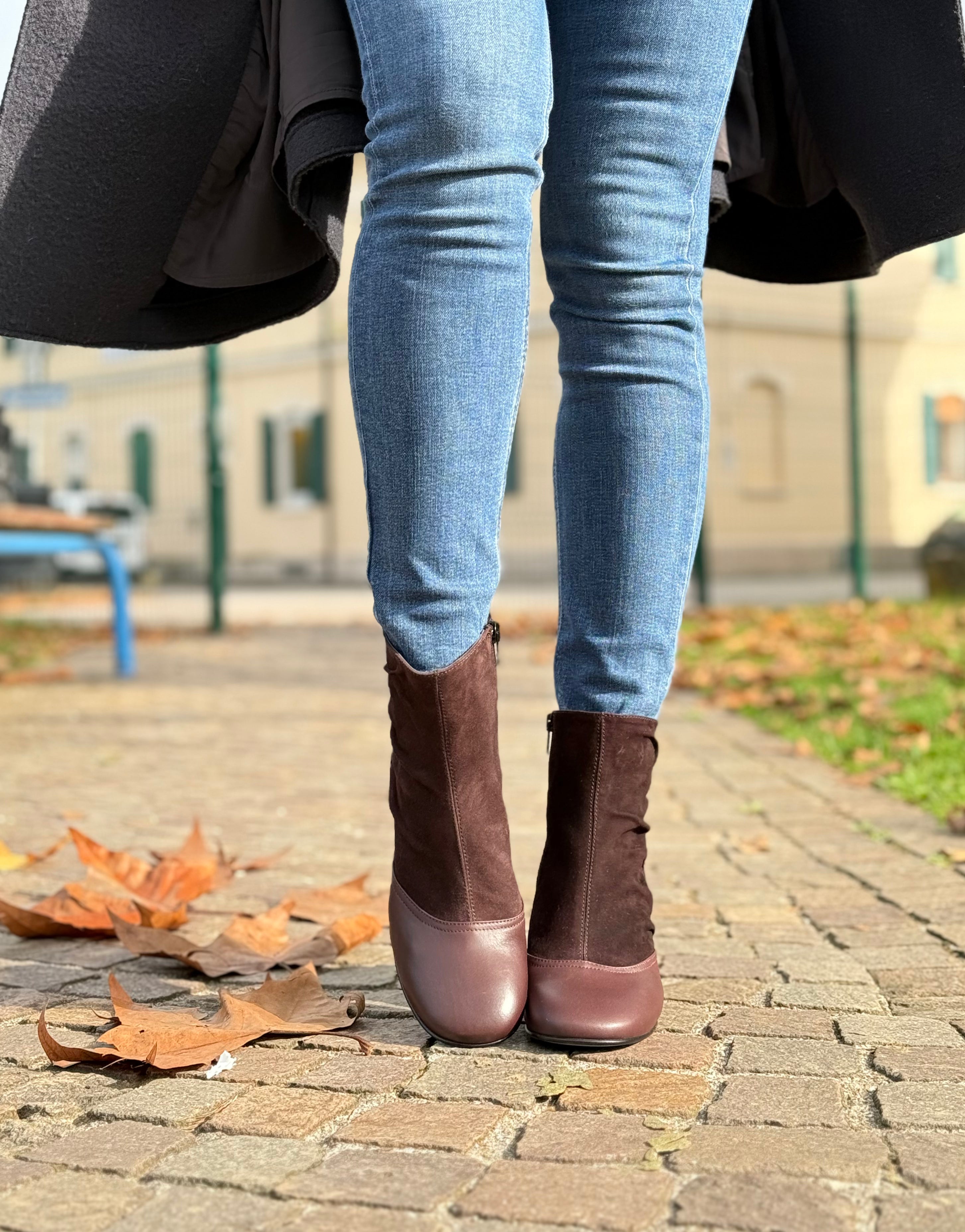 Amelia Prugna tronchetto in nappa prugna e camoscio marrone tacco 7 cm artigianale marchigiana