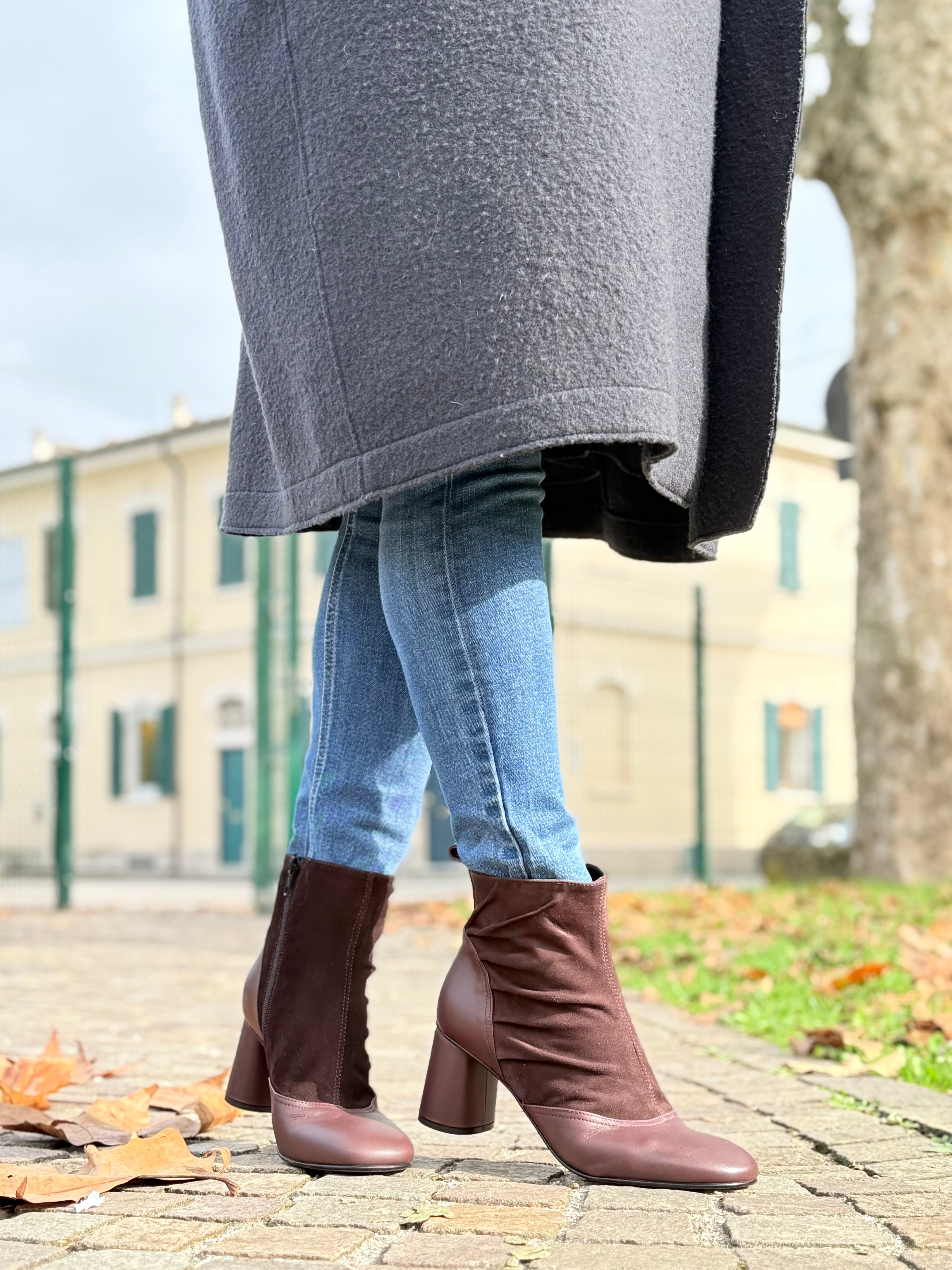 Image of Amelia Prugna tronchetto in nappa prugna e camoscio marrone tacco 7 cm artigianale marchigiana