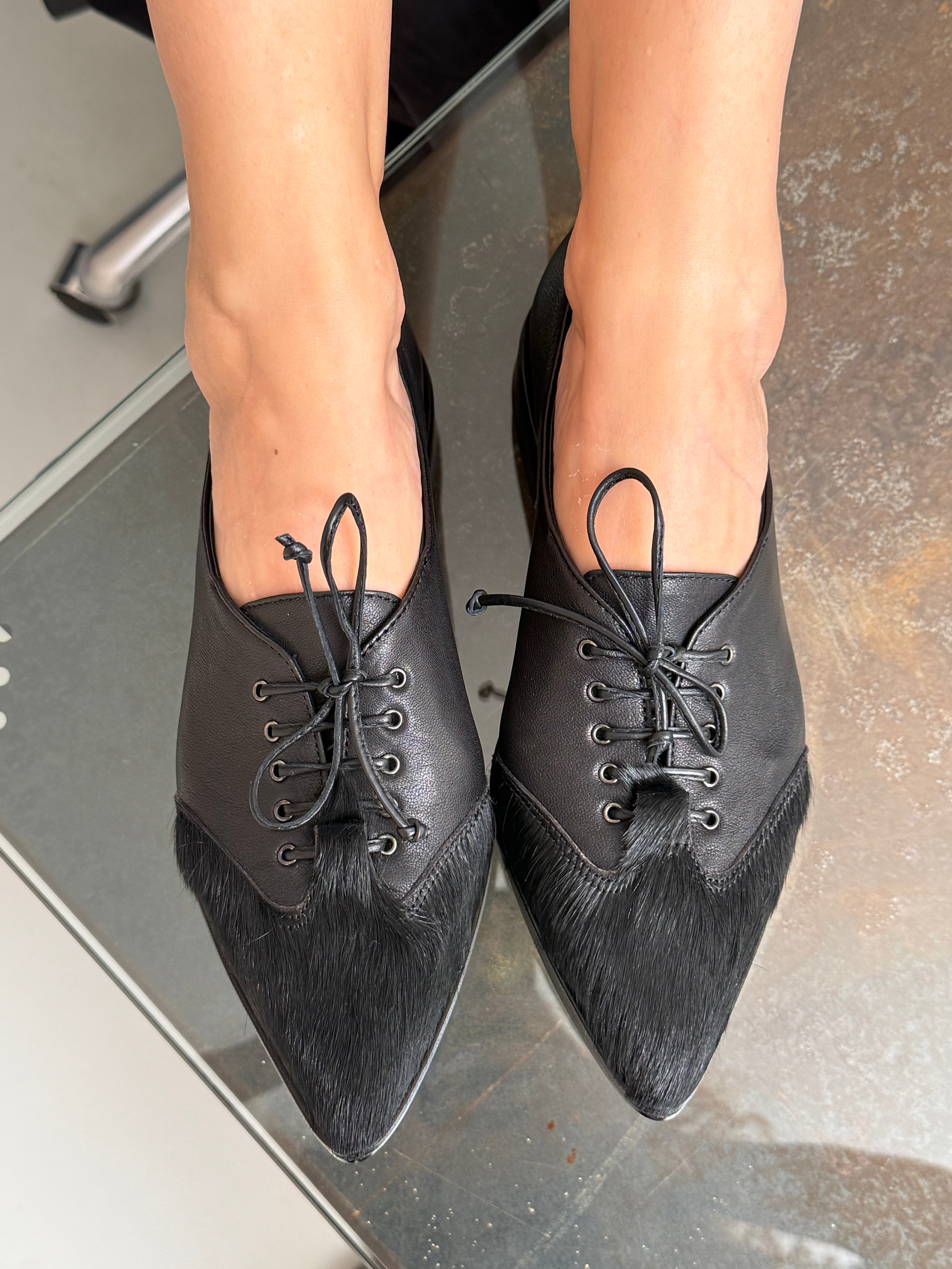Image of Arrow Black scarpa bassa in nappa e cavallino nero tacco 2 artigianale marchigiana