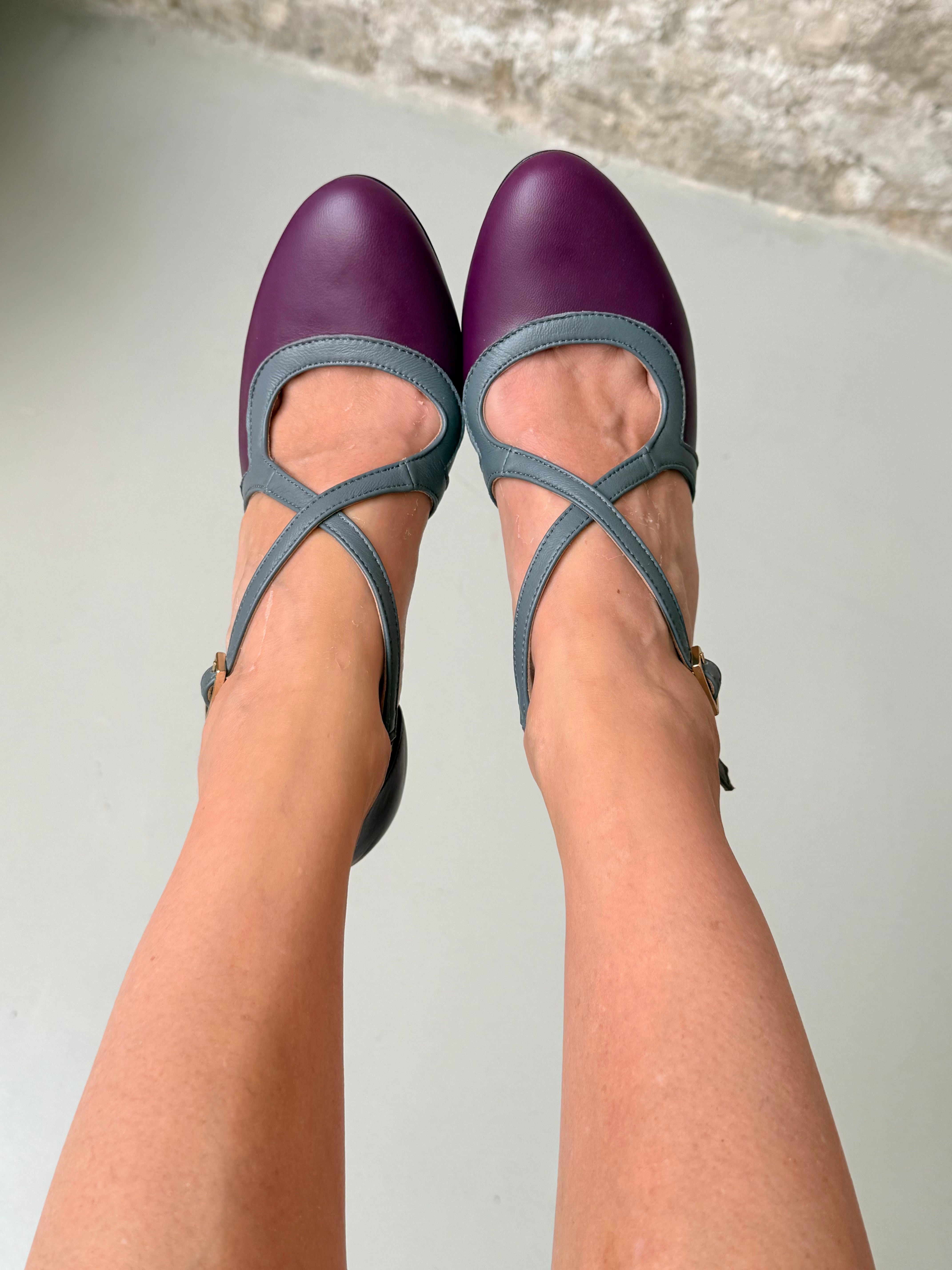 Image of Swing Purple decolletè incrociata in nappa viola tacco 8 cm artigianale pugliese