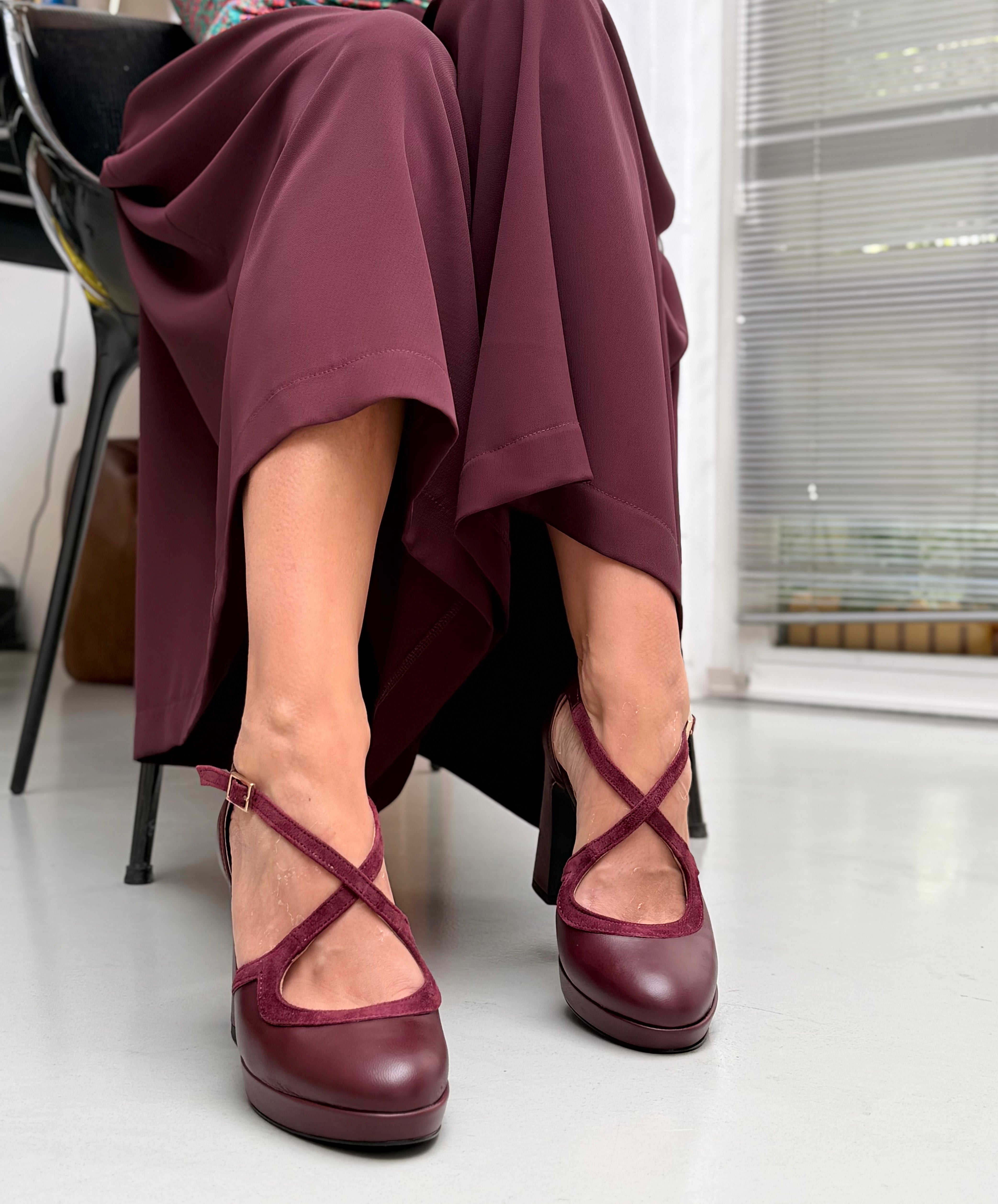 Image of Loft Wine decollete in nappa e camoscio bordeaux tacco 9 artigianale pugliese