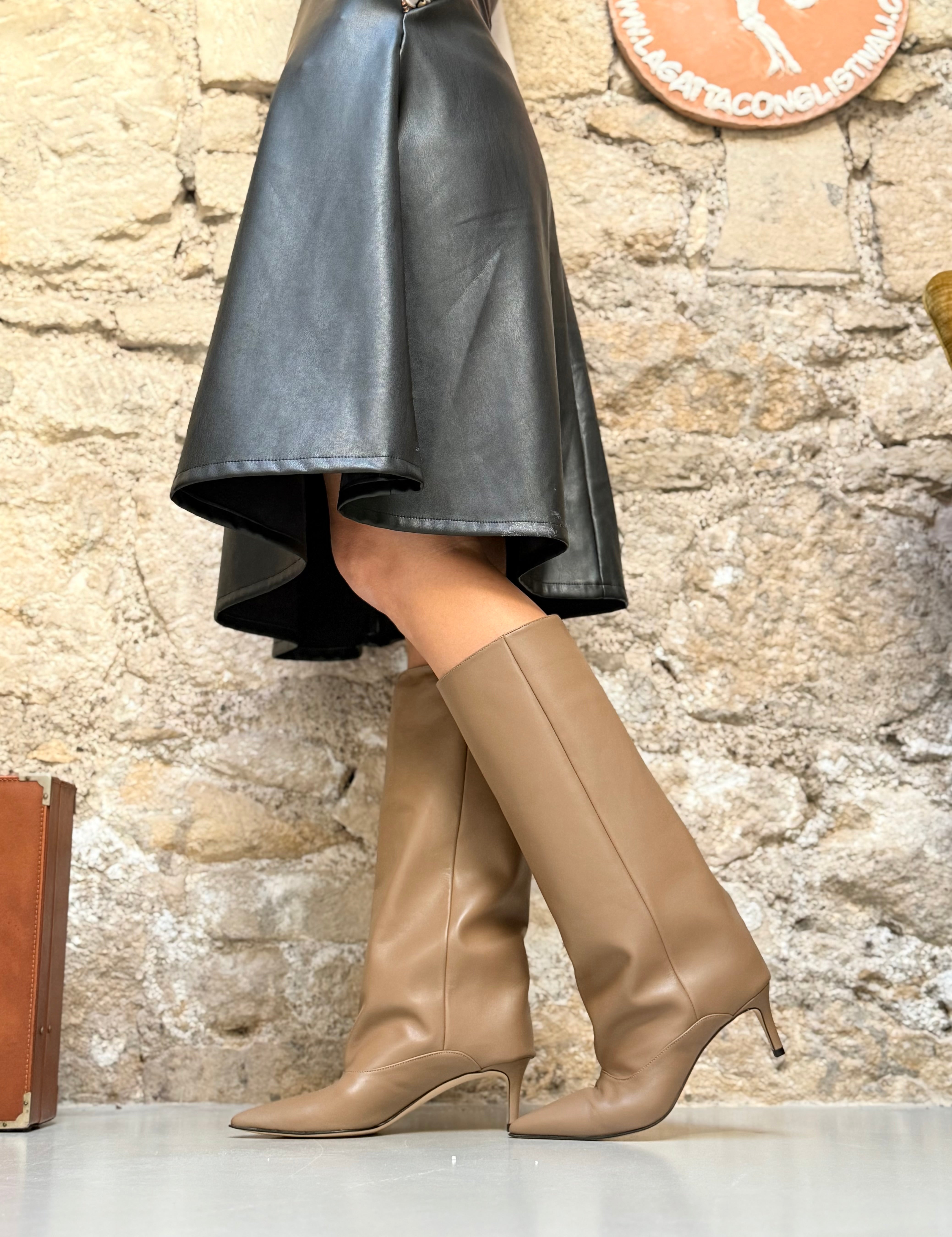 Image of St. Honore Hazel stivale in nappa cammello tacco 6 cm artigianale marchigiana