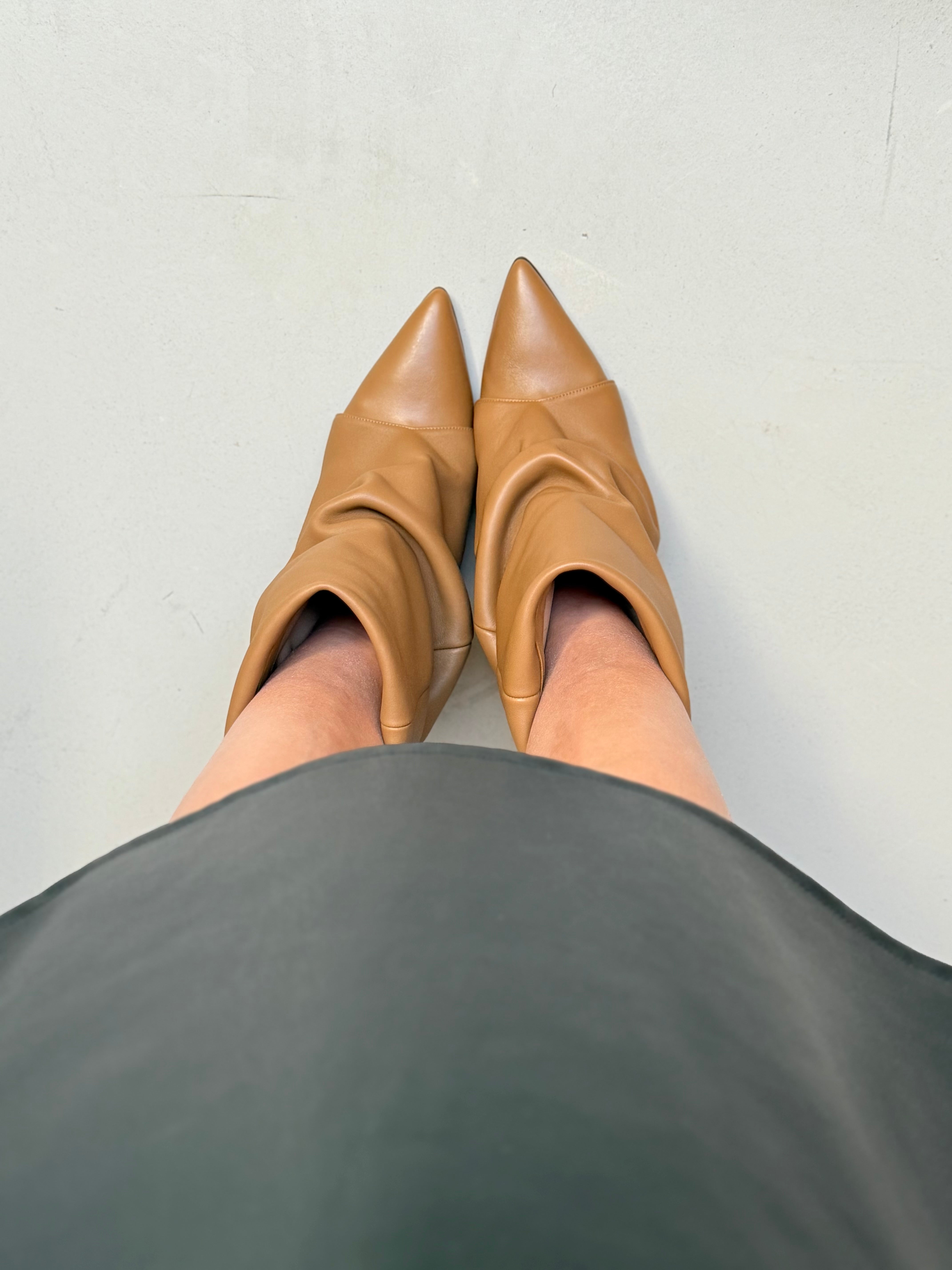 Image of Vendome hazel stivaletto in nappa nocciola tacco 6 artigianale marchigiana