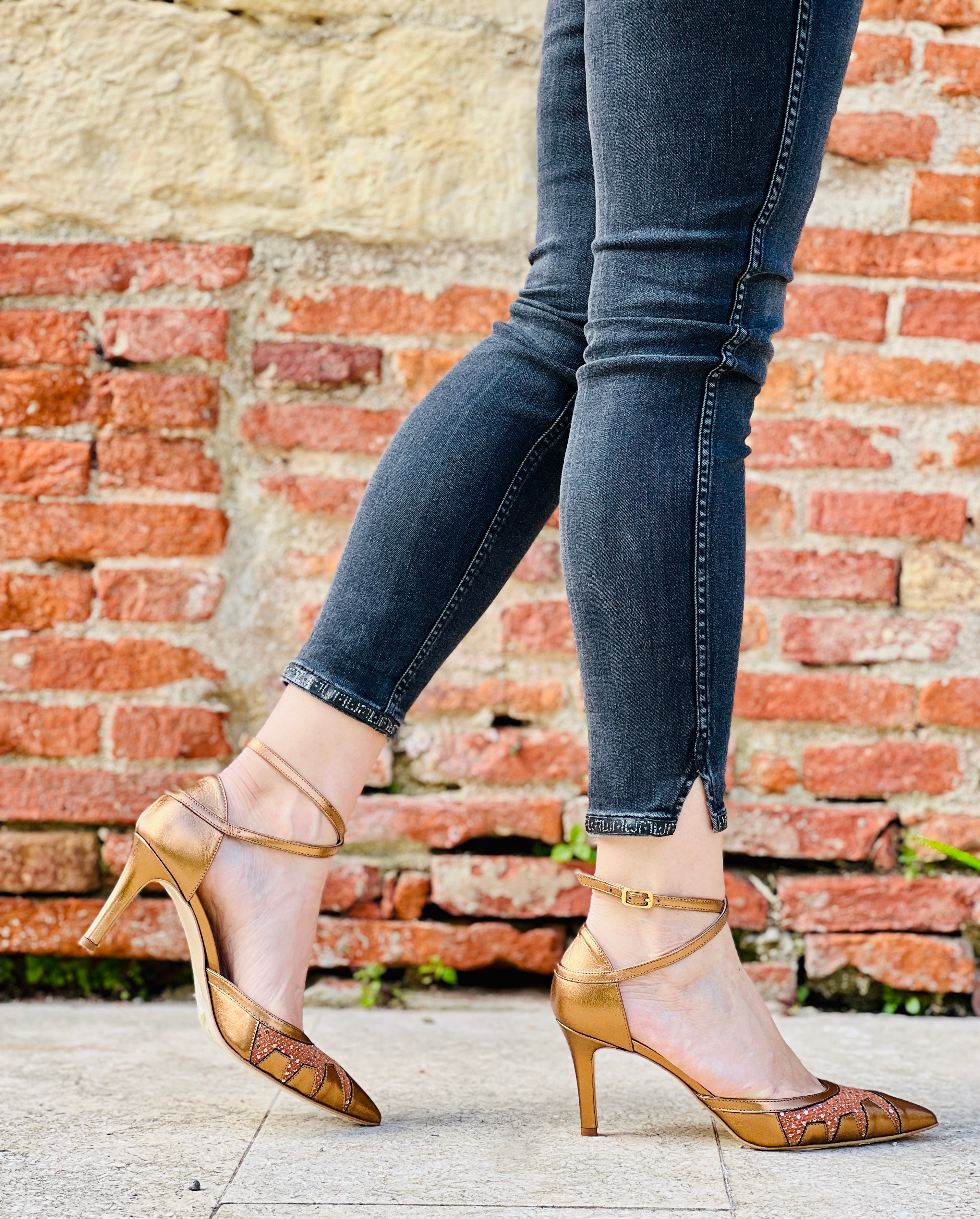 Image of Eva Lam decolletè in nappa rame tacco tacco 8 lavorazione artigianale marchigiana