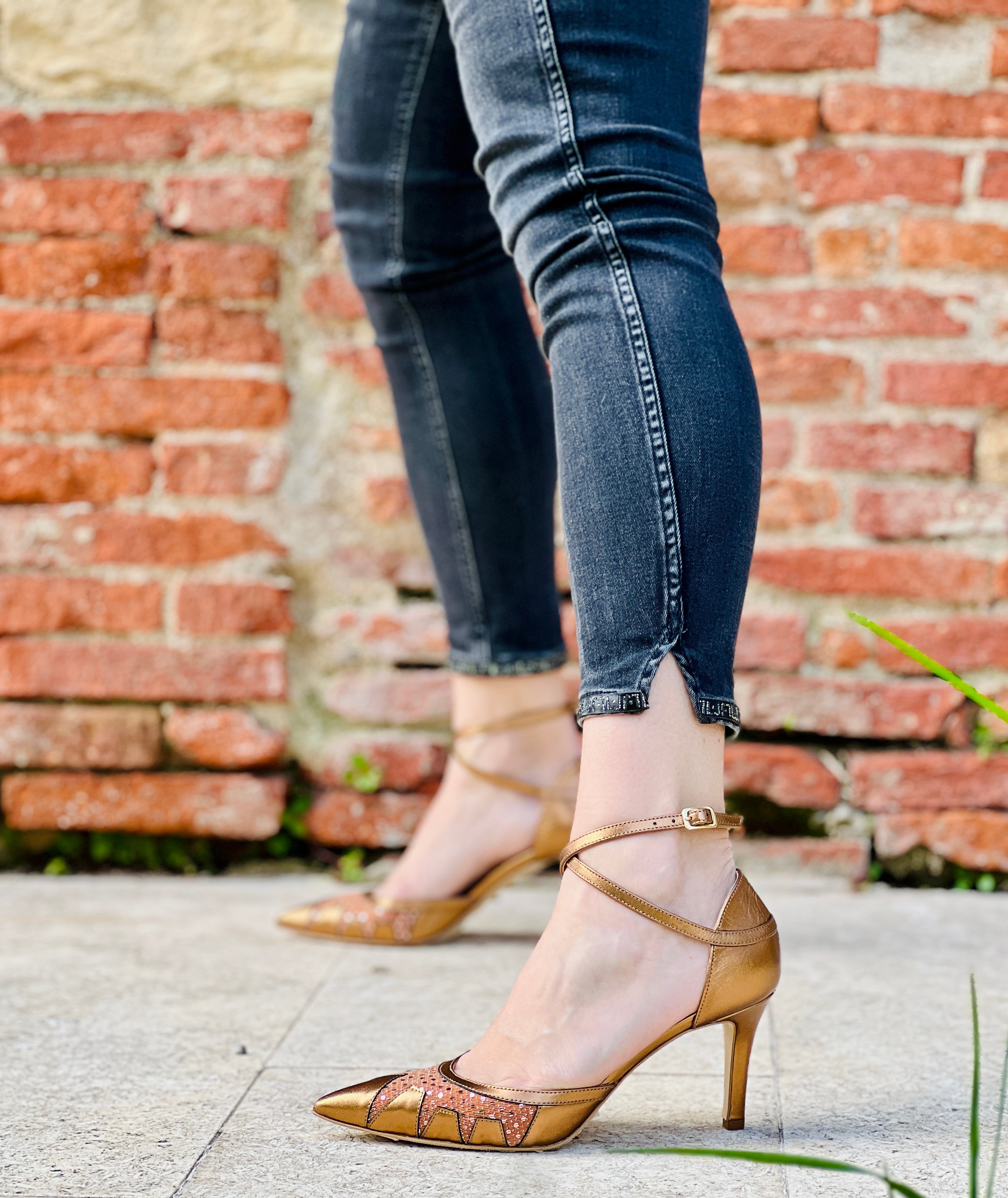 Image of Eva Lam decolletè in nappa rame tacco tacco 8 lavorazione artigianale marchigiana