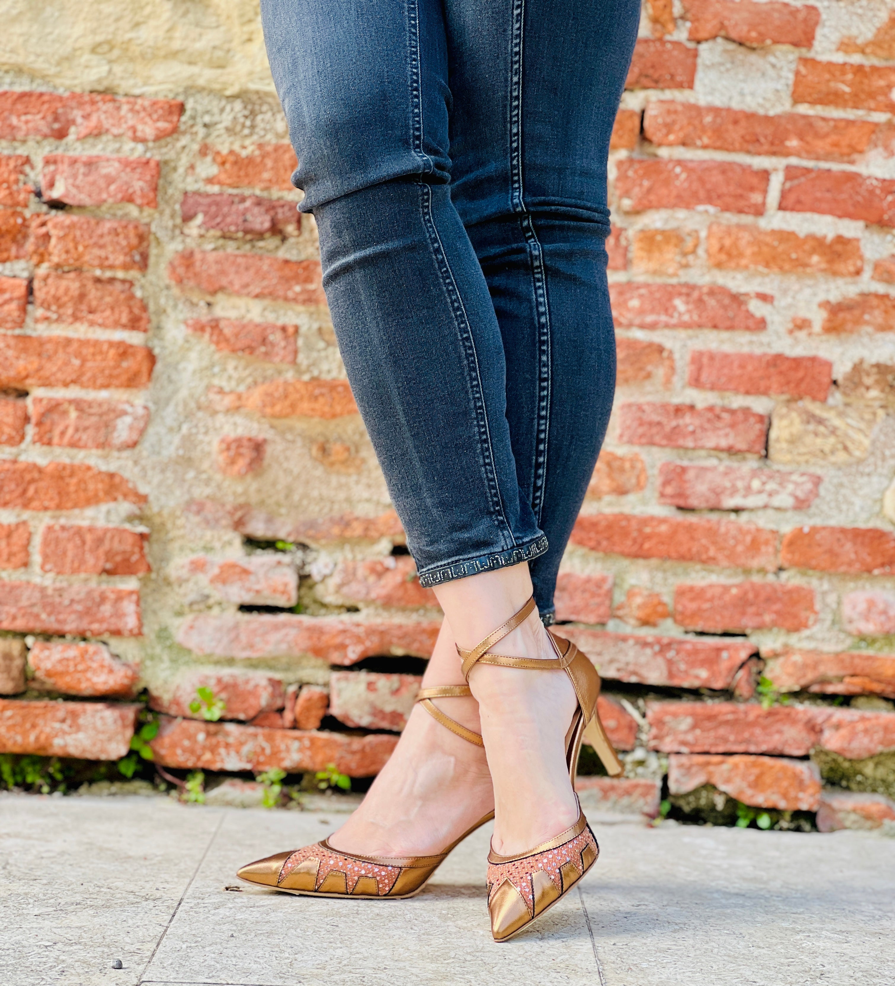 Image of Eva Lam decolletè in nappa rame tacco tacco 8 lavorazione artigianale marchigiana