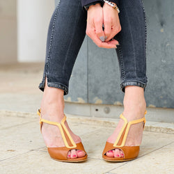 Image of Berenice Cuoio sandalo t bar open toe con tacco 8 in nappa cuoio artigianale marchigiana
