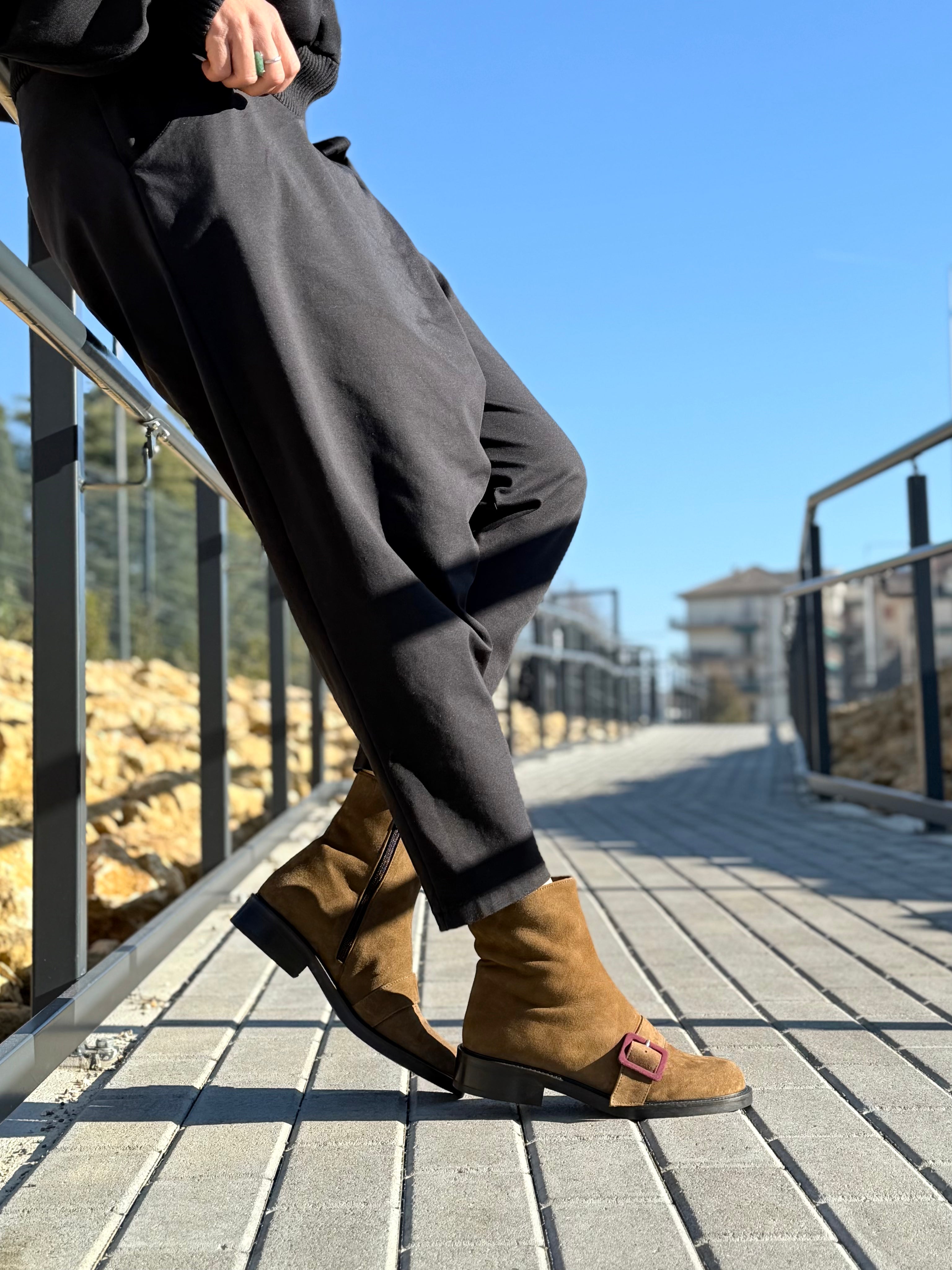 Lanz Olive stivaletto in camoscio color verde  con cerniera artigianale toscana