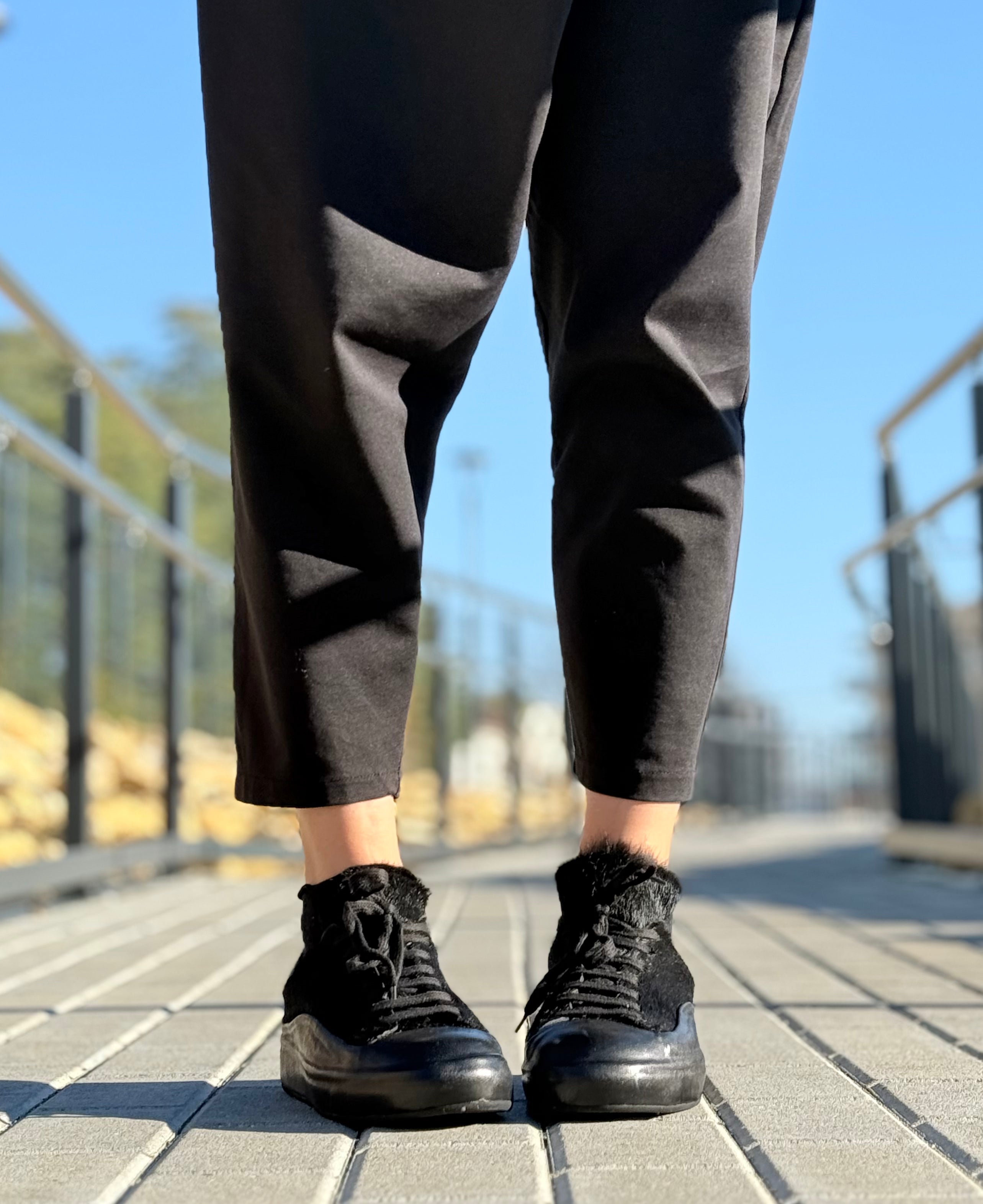 Globe Black sneakers in nappa nera e cavallino nero artigianale marchigiana