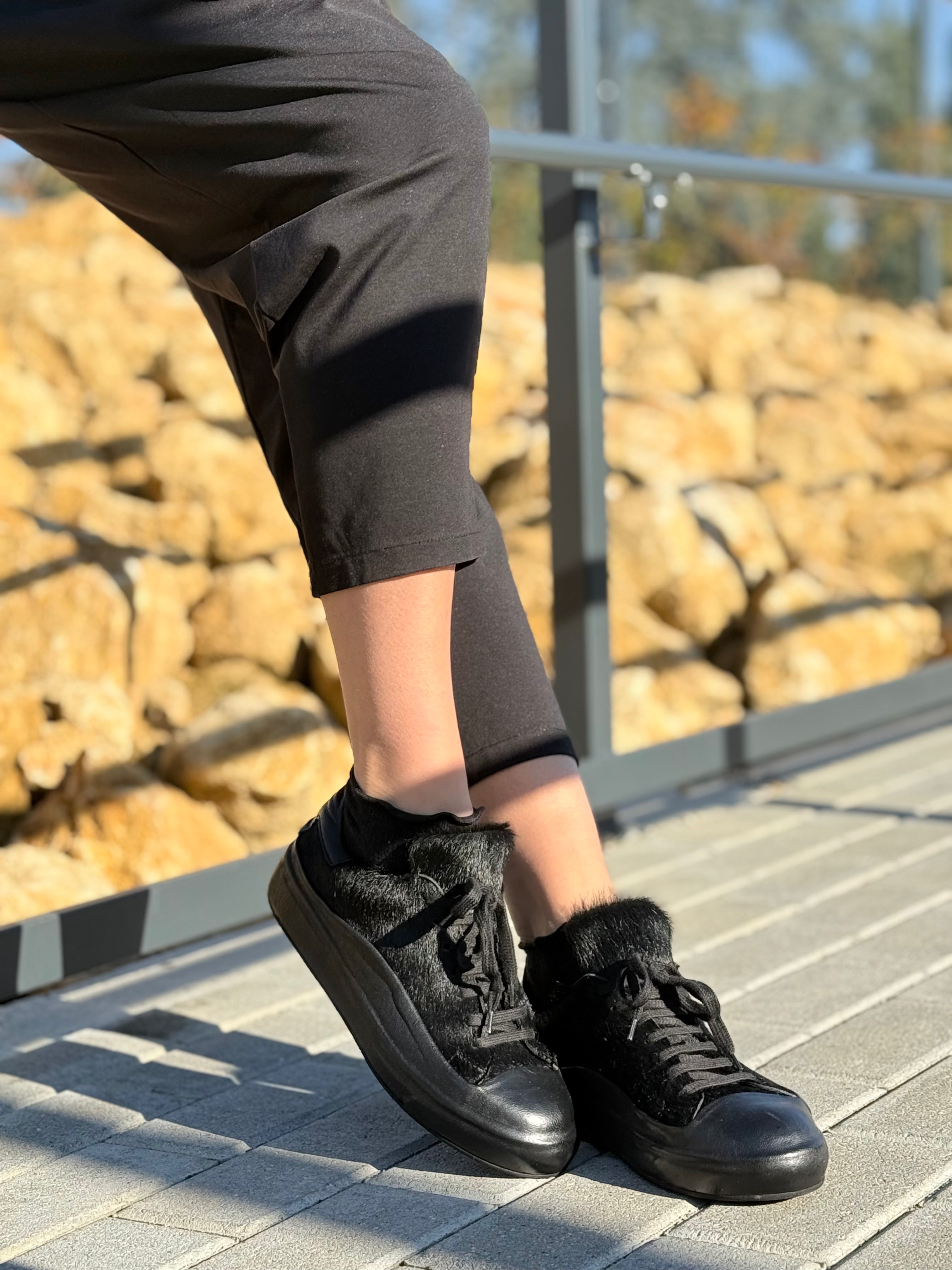 Image of Globe Black sneakers in nappa nera e cavallino nero artigianale marchigiana