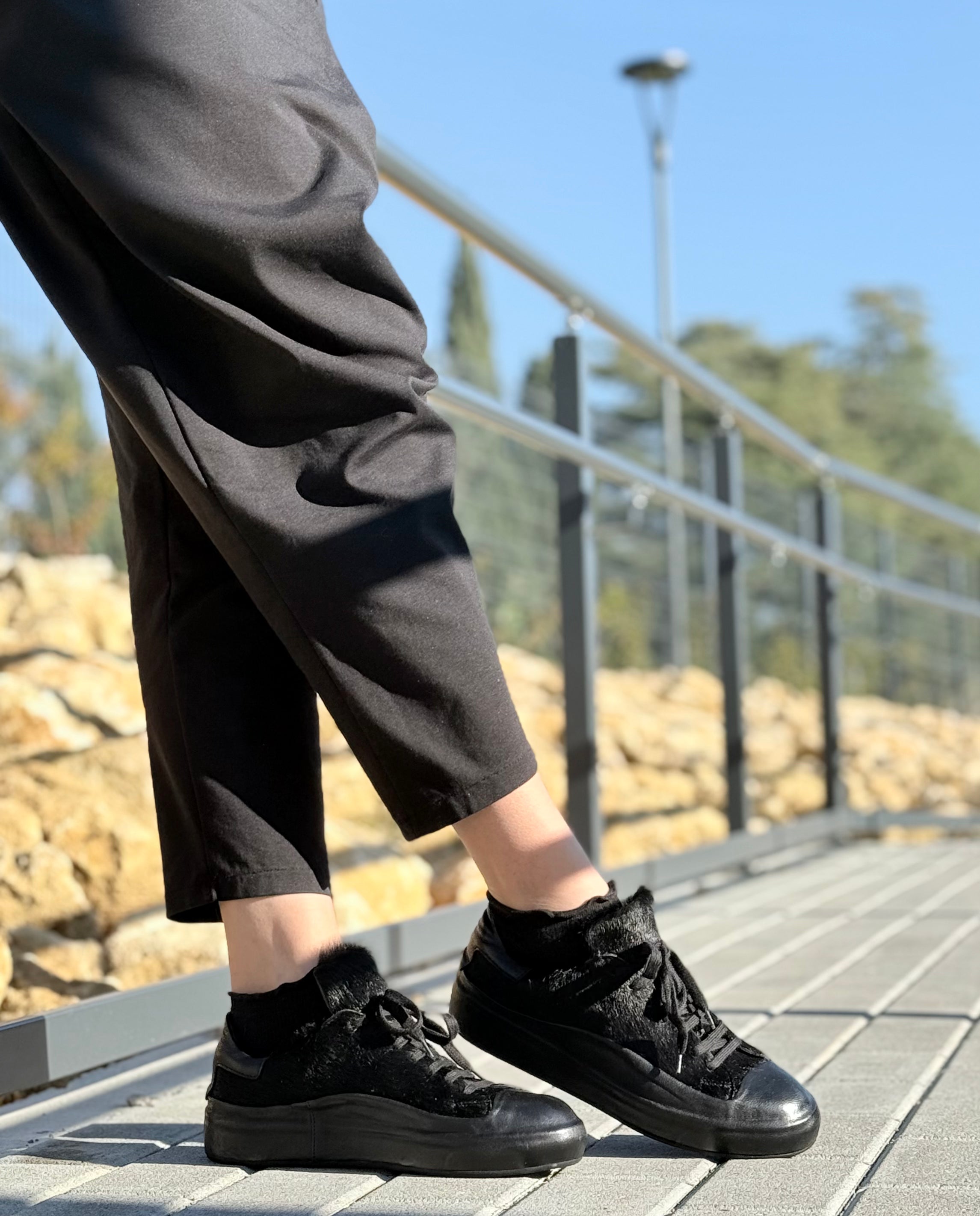 Image of Globe Black sneakers in nappa nera e cavallino nero artigianale marchigiana