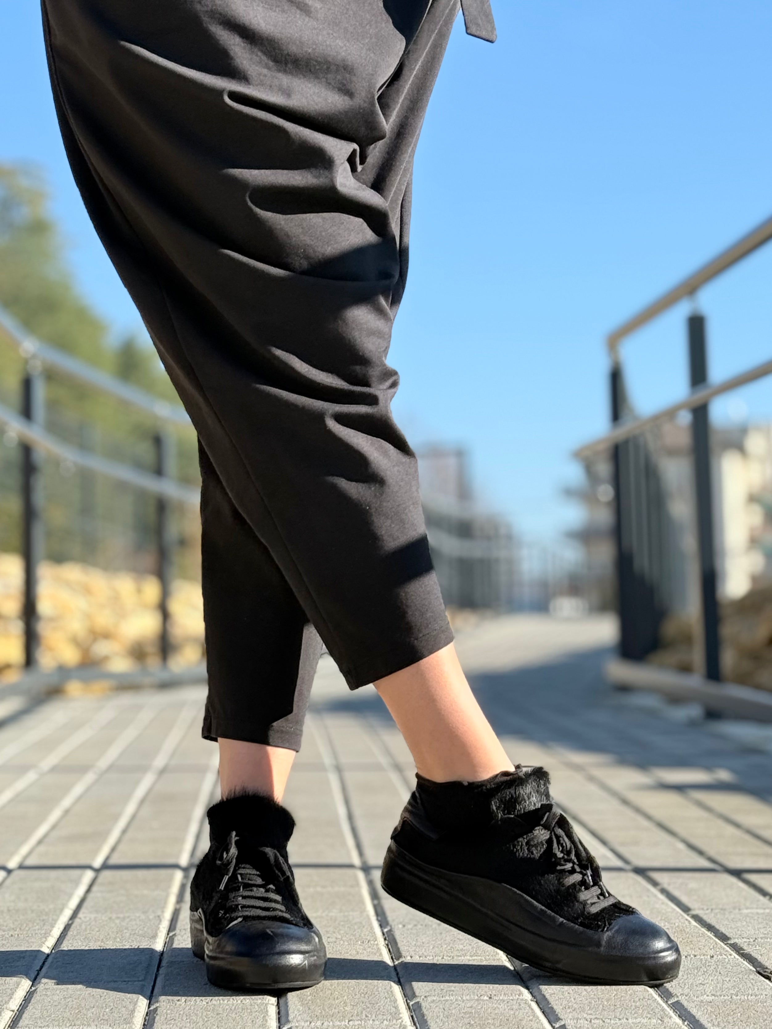 Globe Black sneakers in nappa nera e cavallino nero artigianale marchigiana