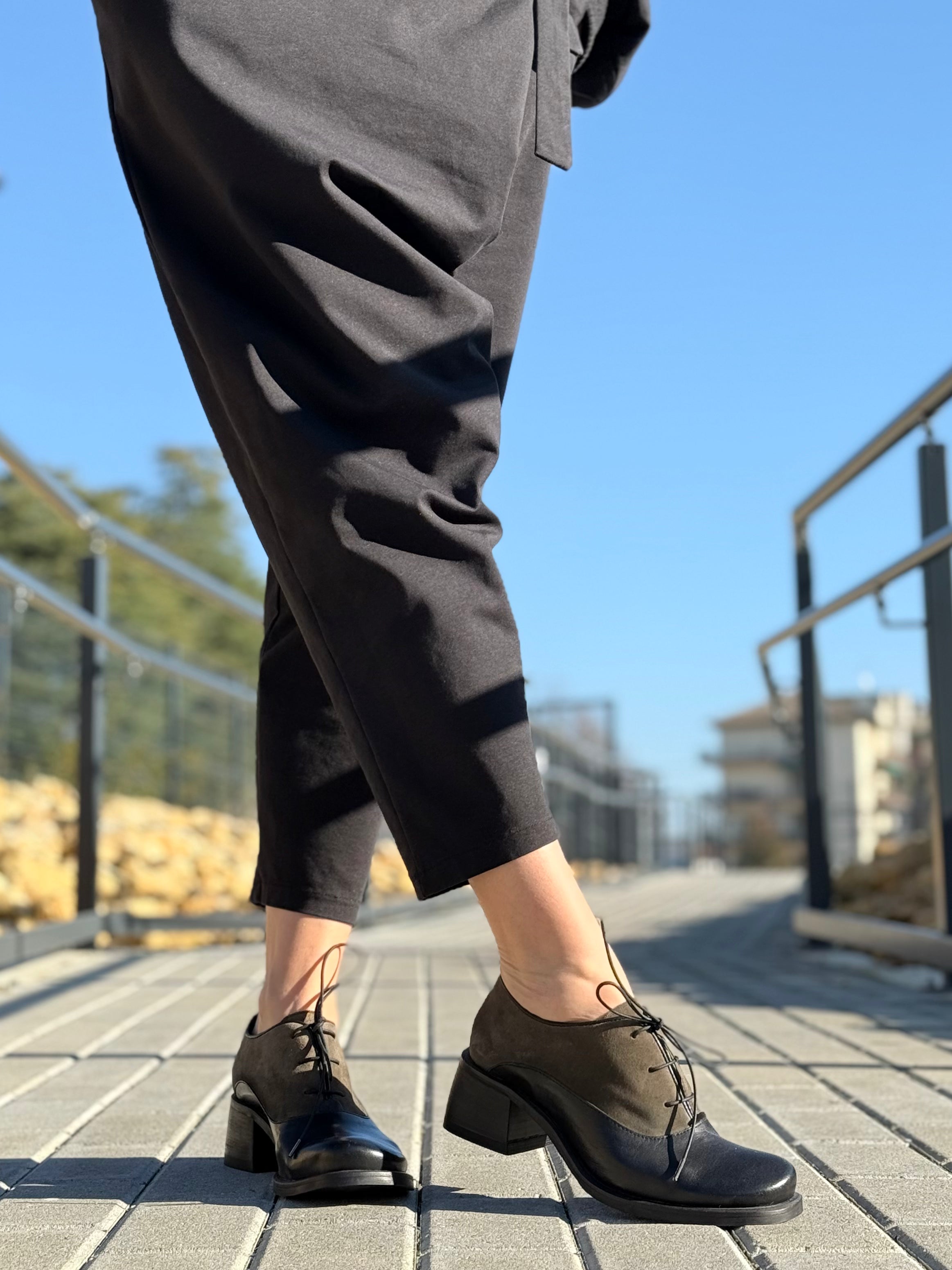 Image of Idra Forest  francesina in nappa nera e camoscio verde muschio tacco 5 artigianale marchigiana