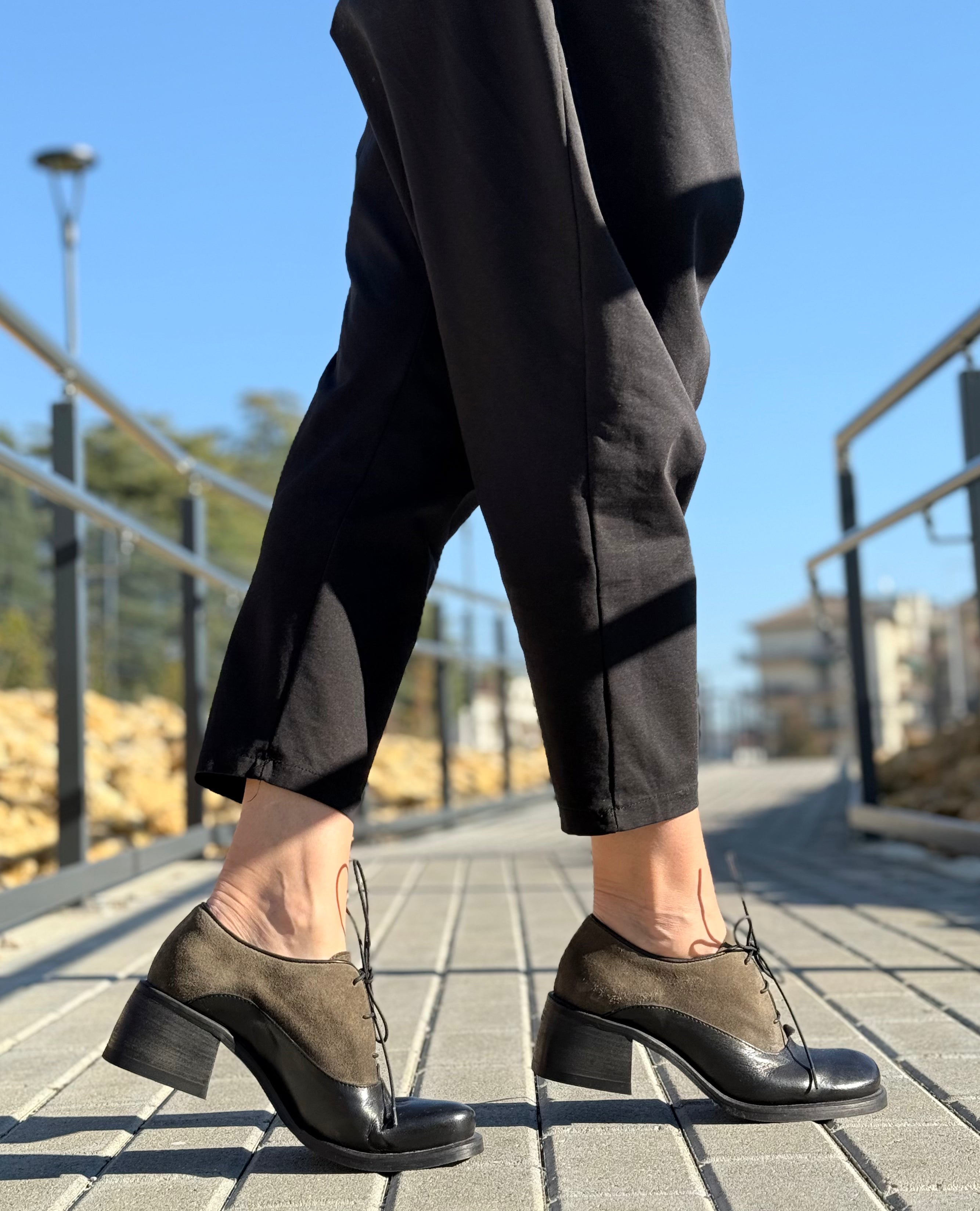 Idra Forest  francesina in nappa nera e camoscio verde muschio tacco 5 artigianale marchigiana