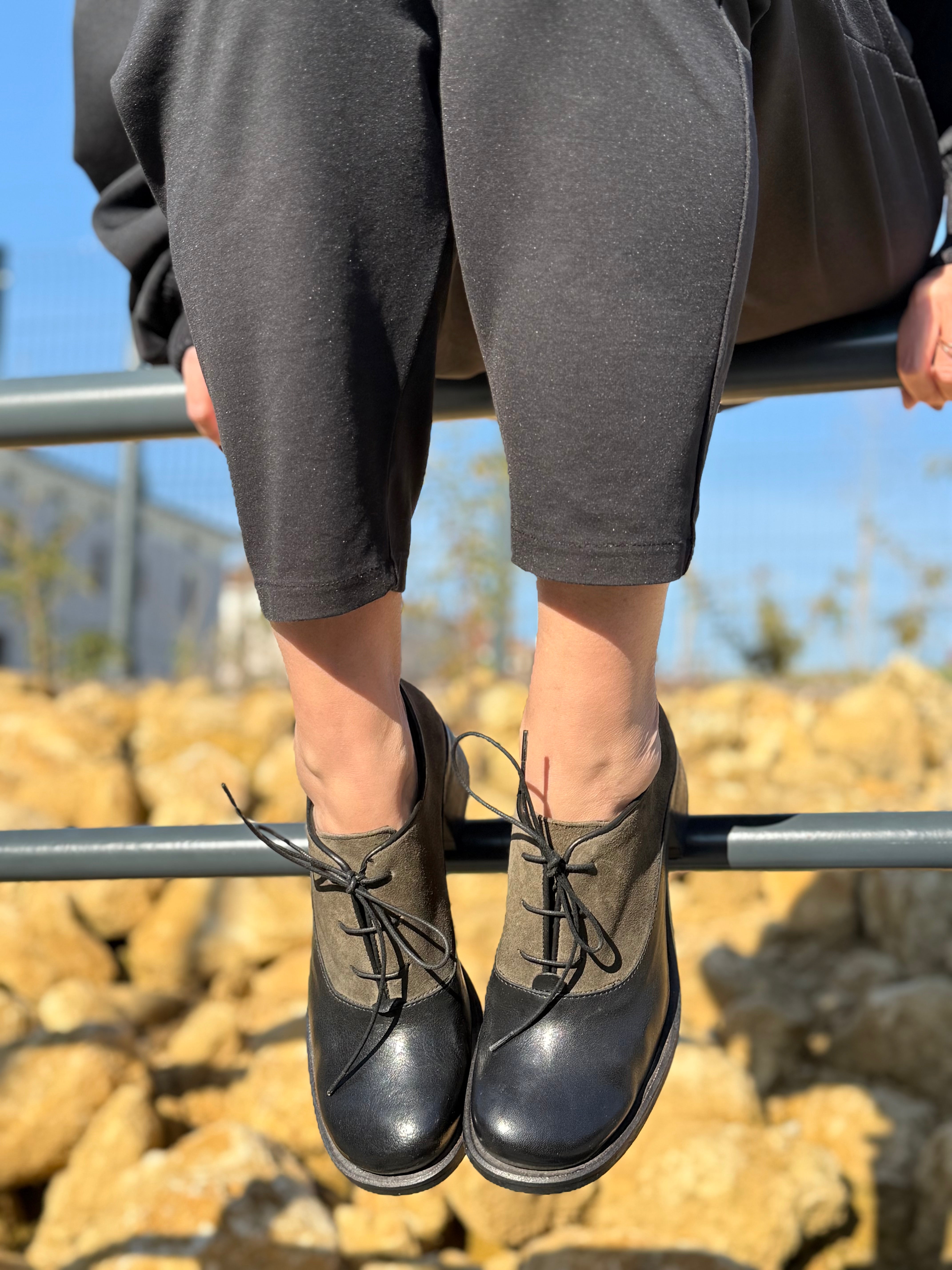 Idra Forest  francesina in nappa nera e camoscio verde muschio tacco 5 artigianale marchigiana