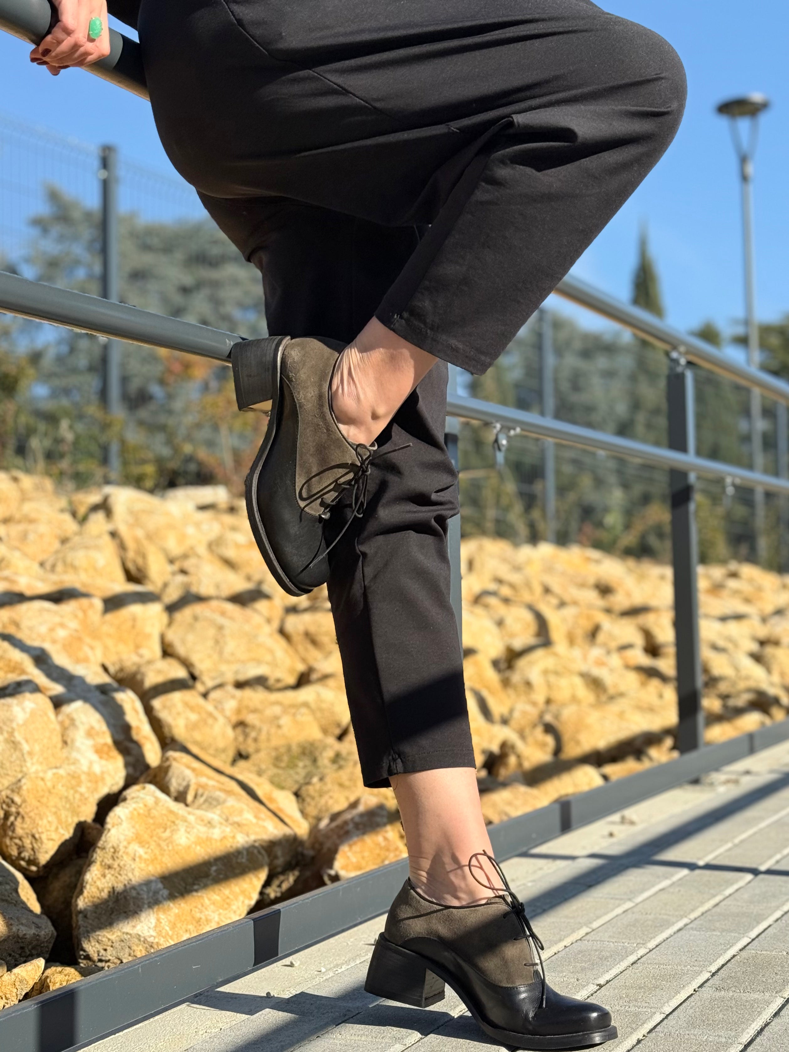 Idra Forest  francesina in nappa nera e camoscio verde muschio tacco 5 artigianale marchigiana