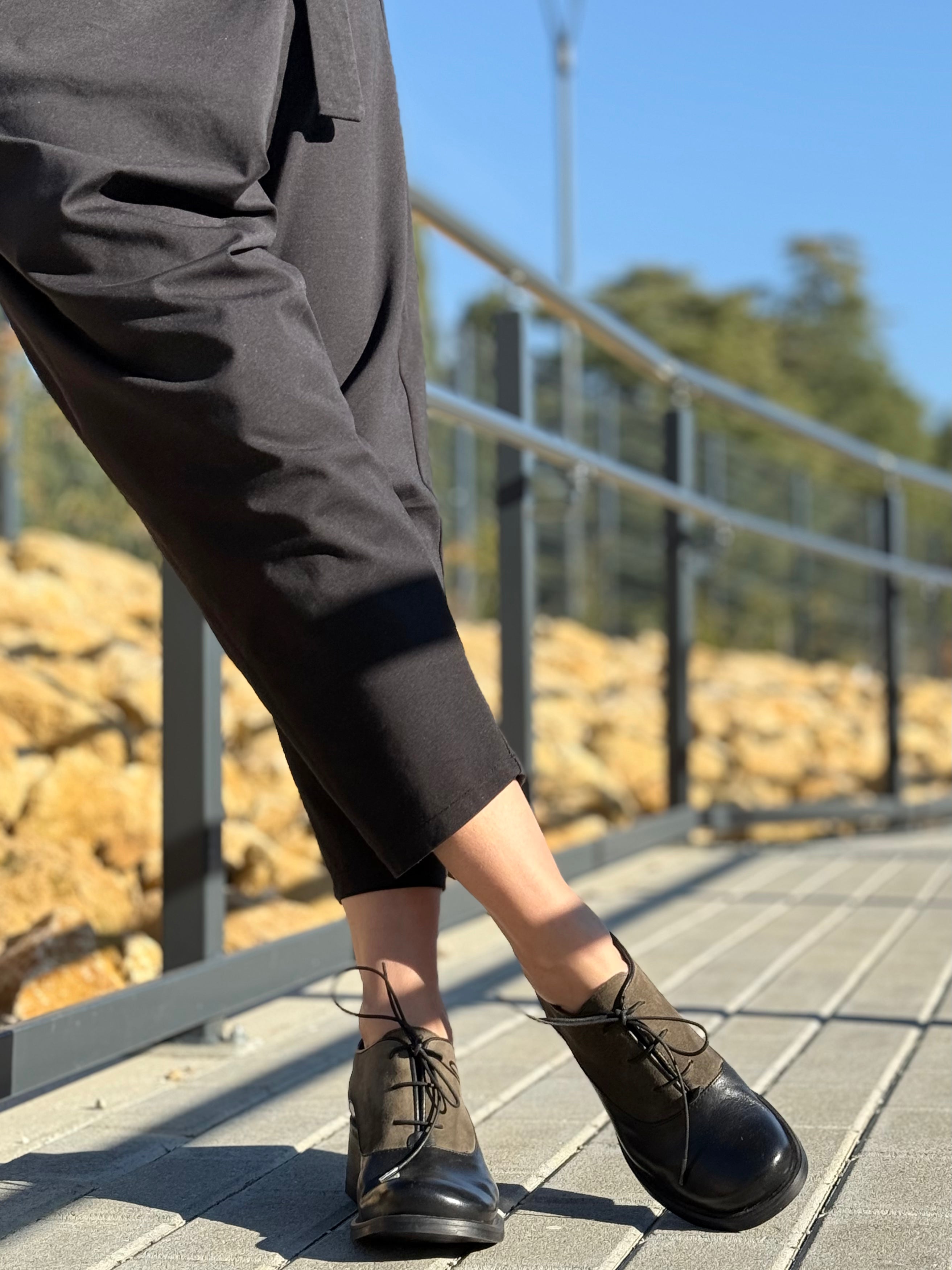 Image of Idra Forest  francesina in nappa nera e camoscio verde muschio tacco 5 artigianale marchigiana