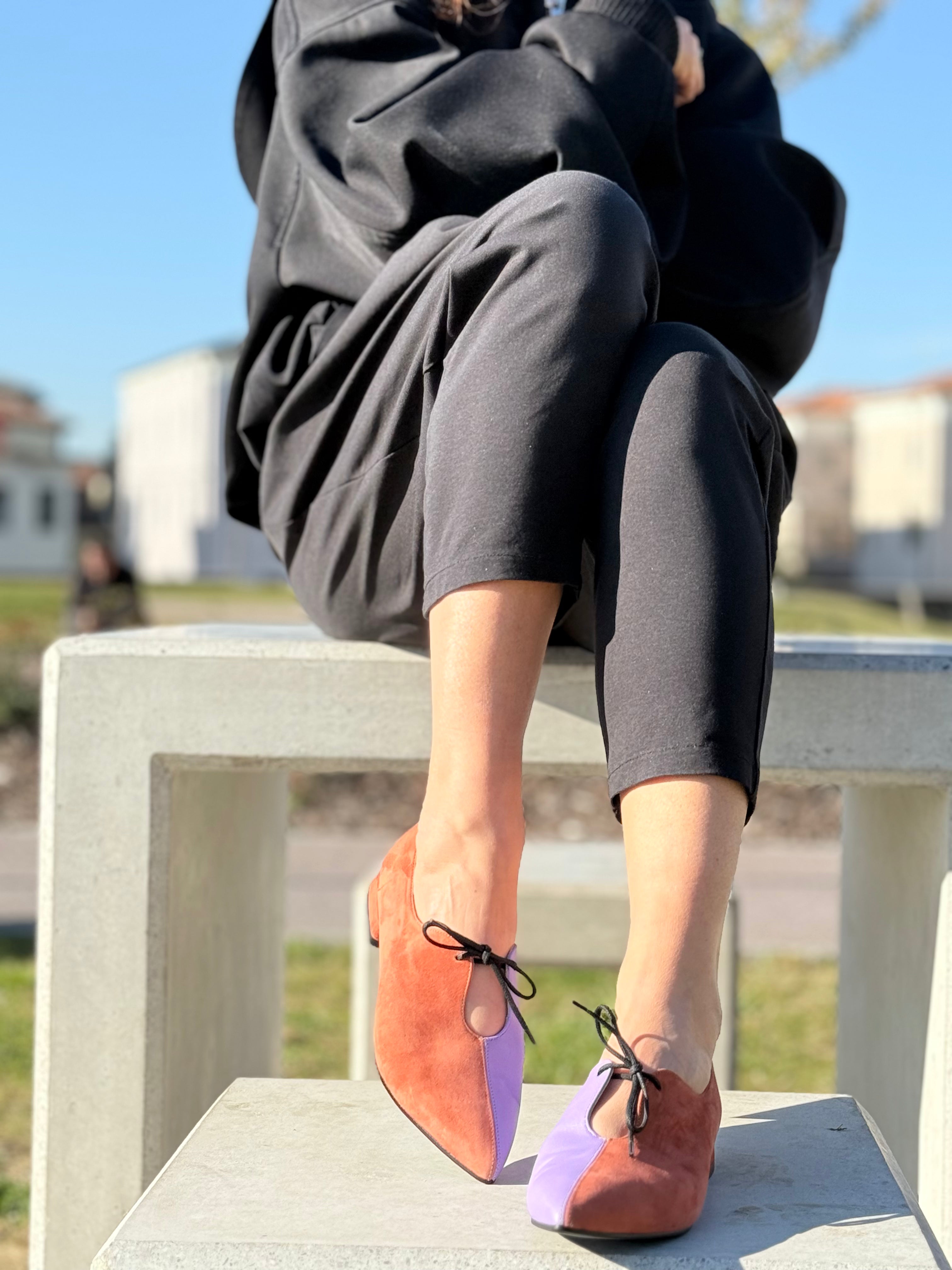 Jessica Cuoio scarpina bassa in nappa glicine e camoscio cuoio artigianale pugliese