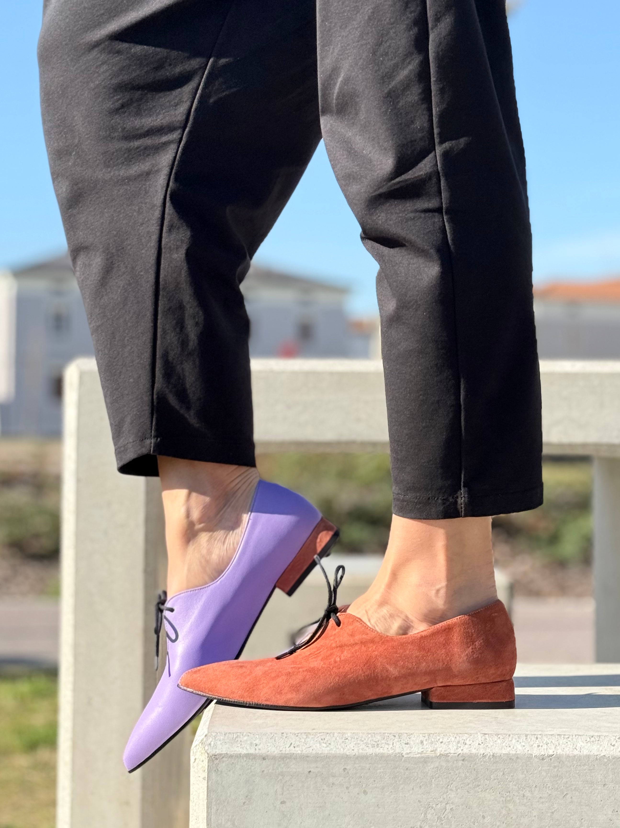 Jessica Cuoio scarpina bassa in nappa glicine e camoscio cuoio artigianale pugliese