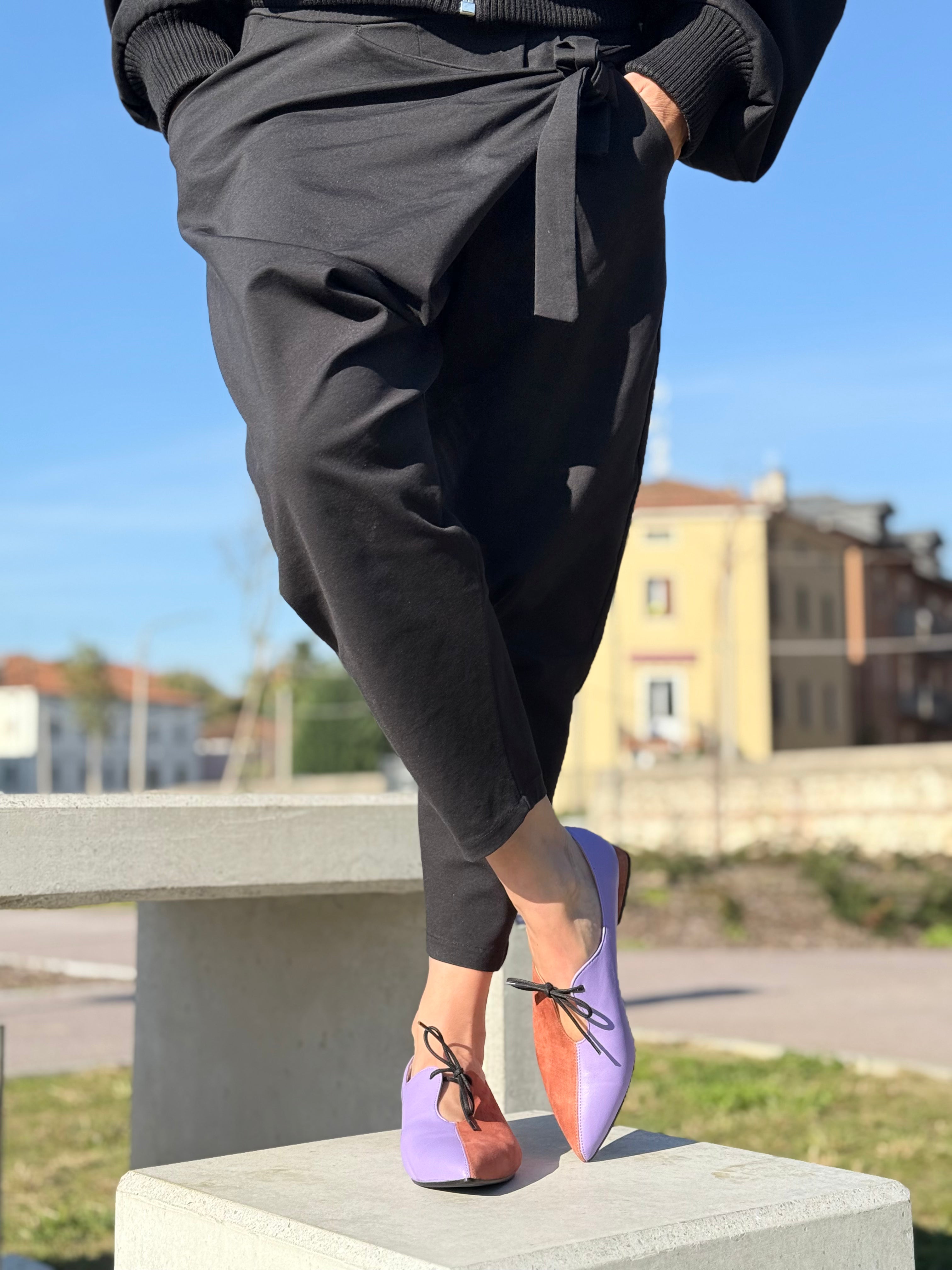 Jessica Cuoio scarpina bassa in nappa glicine e camoscio cuoio artigianale pugliese