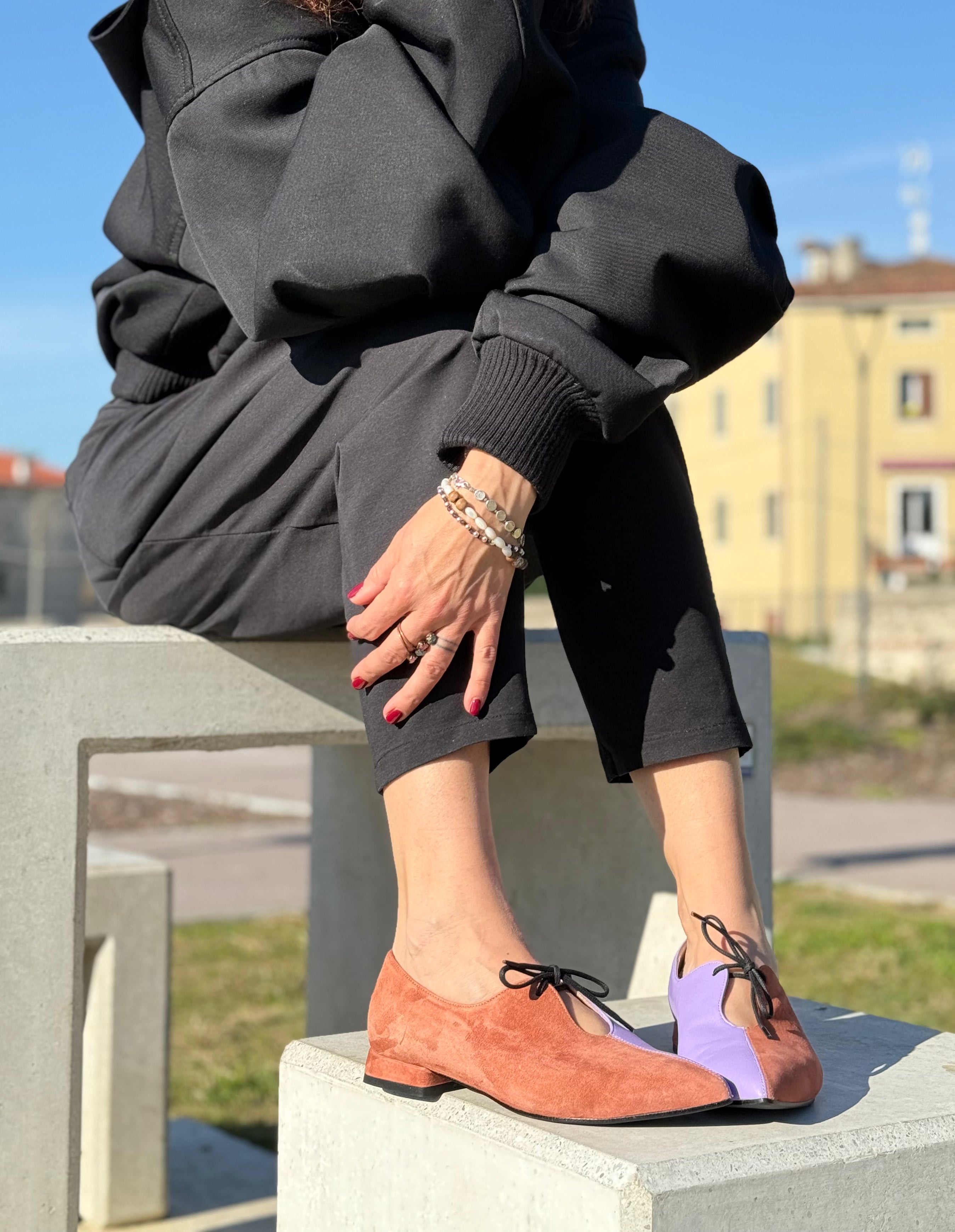 Image of Jessica Cuoio scarpina bassa in nappa glicine e camoscio cuoio artigianale pugliese