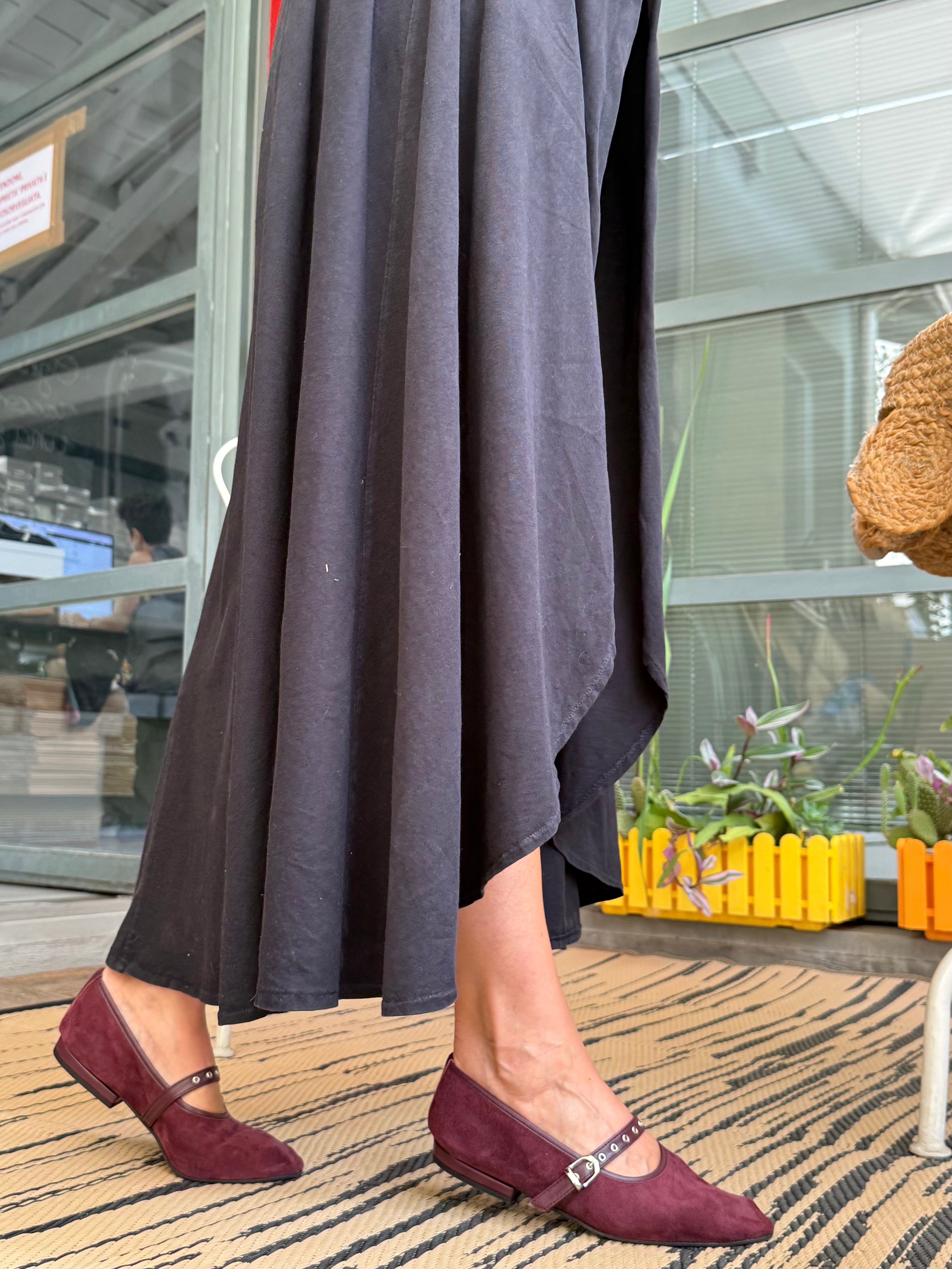 Image of Hugs Wine ballerina mary jane in camoscio elasticizzato bordeaux tacco 1 artigianale toscana