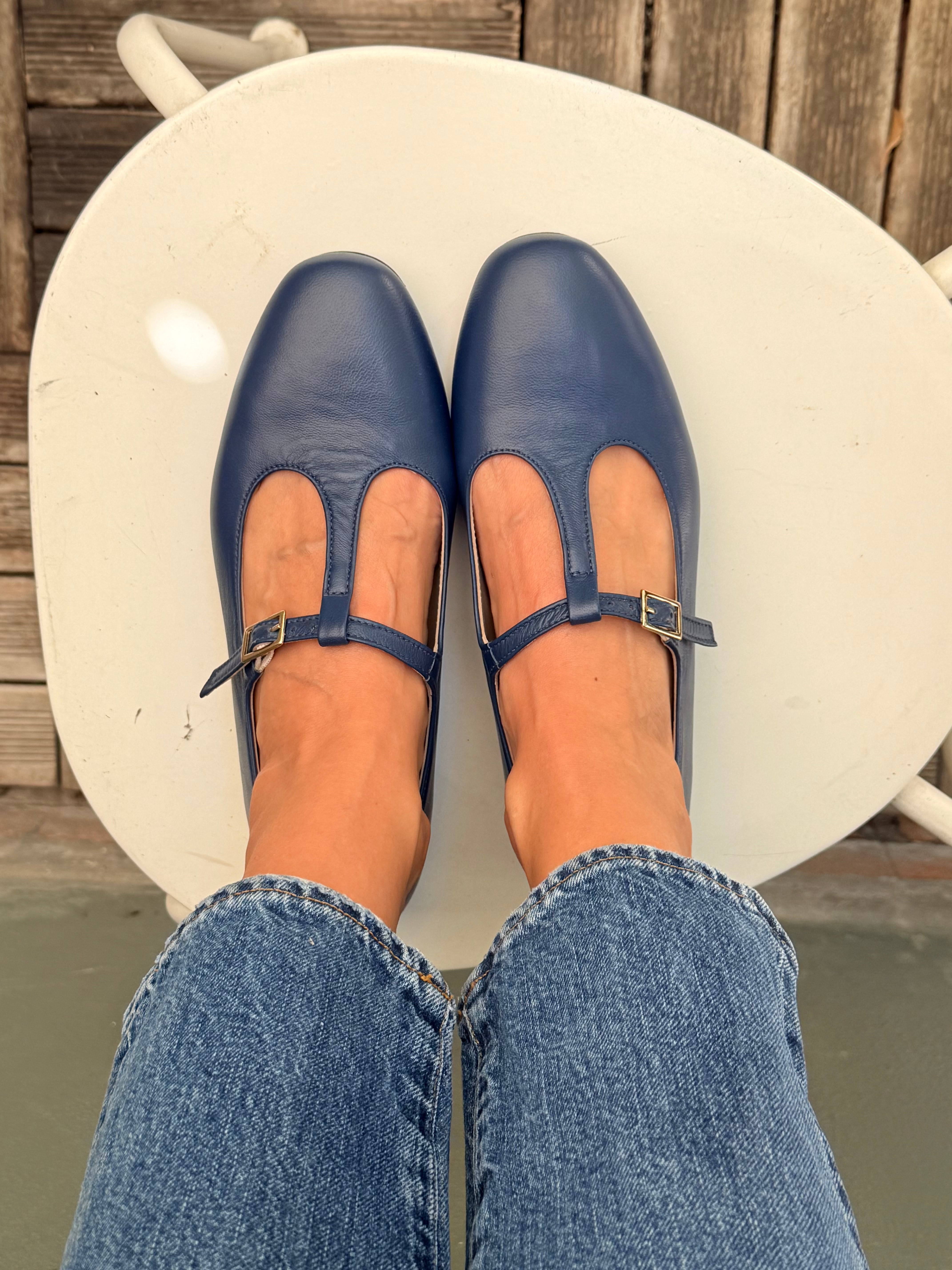 Image of Shirley Blu scarpina bassa in nappa blu tacco 1 artigianale pugliese
