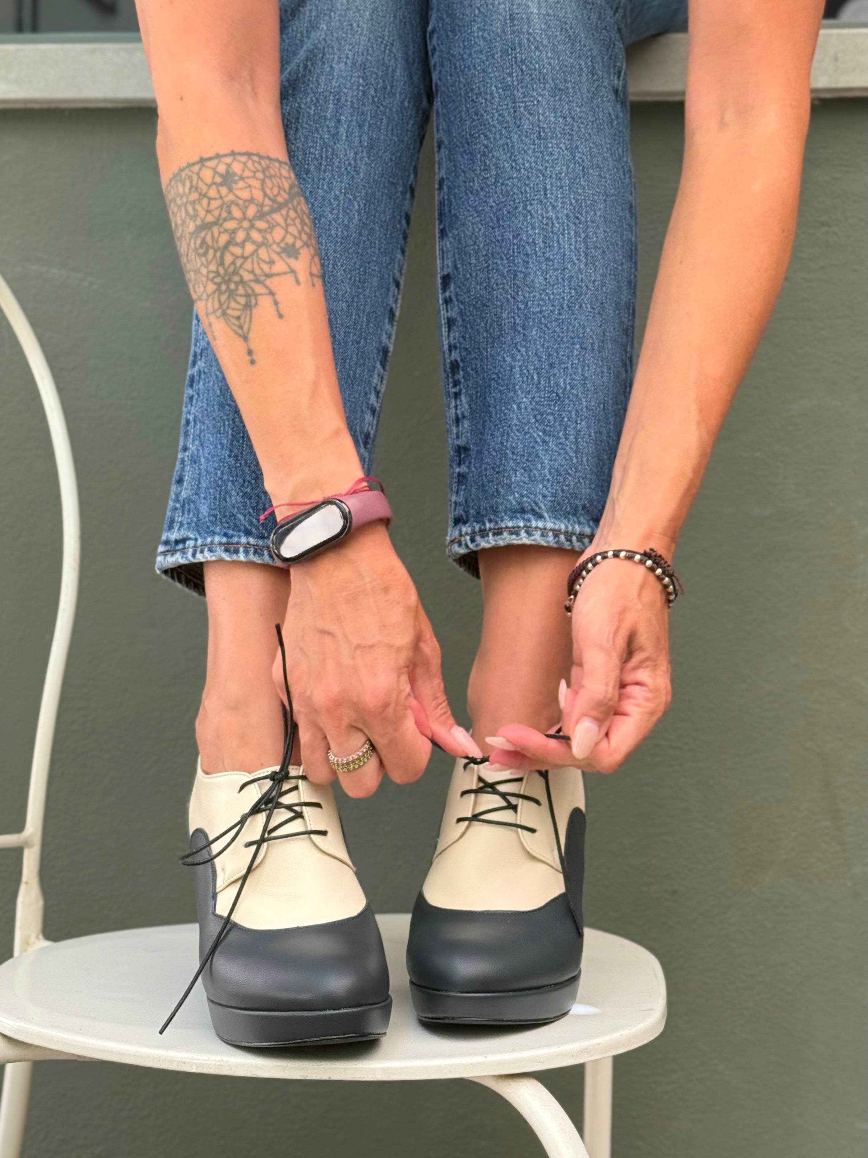 Image of Miranda Blue francesina in nappa blue e panna con plateau tacco 9 artigianale pugliese