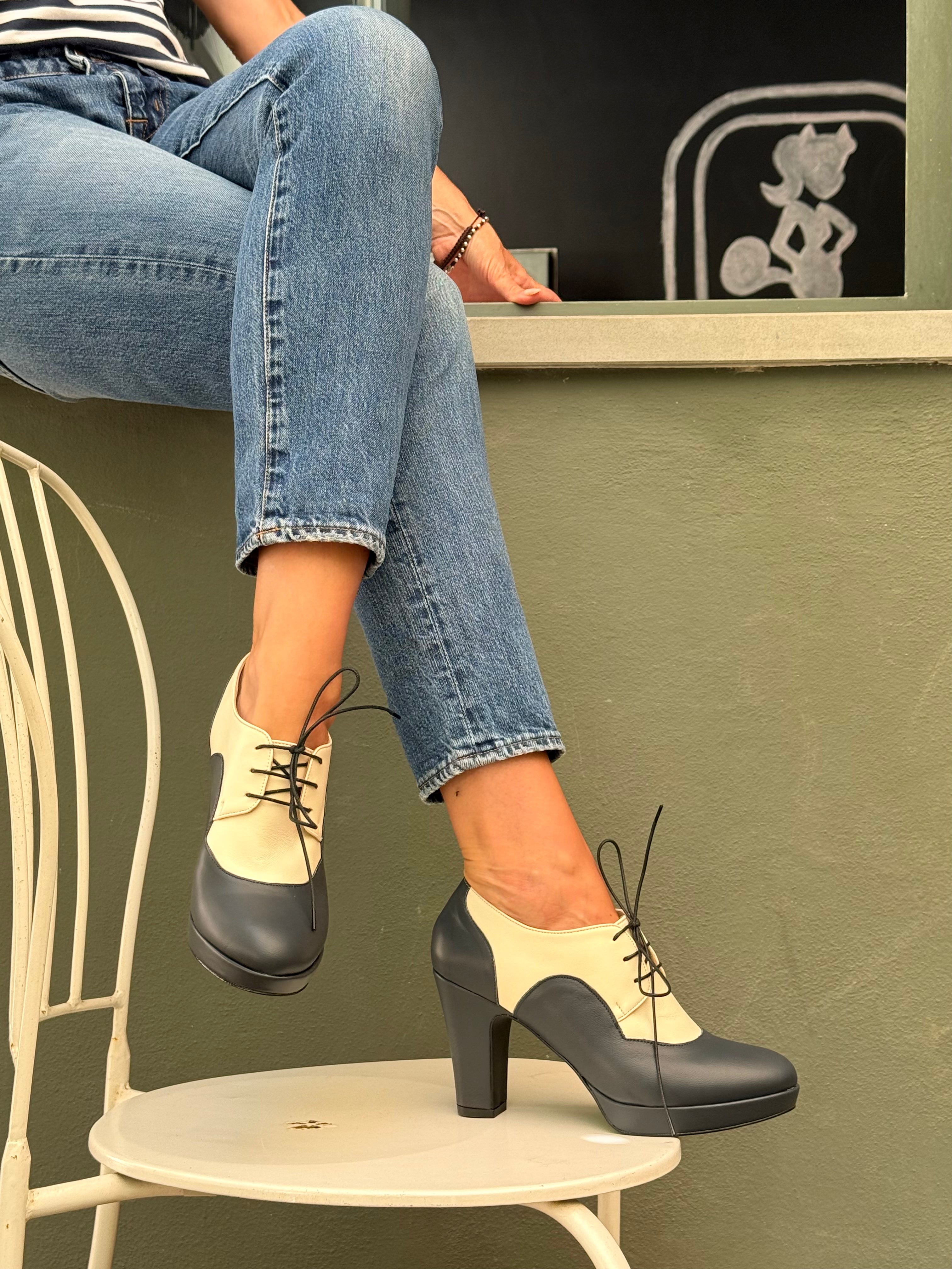 Image of Miranda Blue francesina in nappa blue e panna con plateau tacco 9 artigianale pugliese