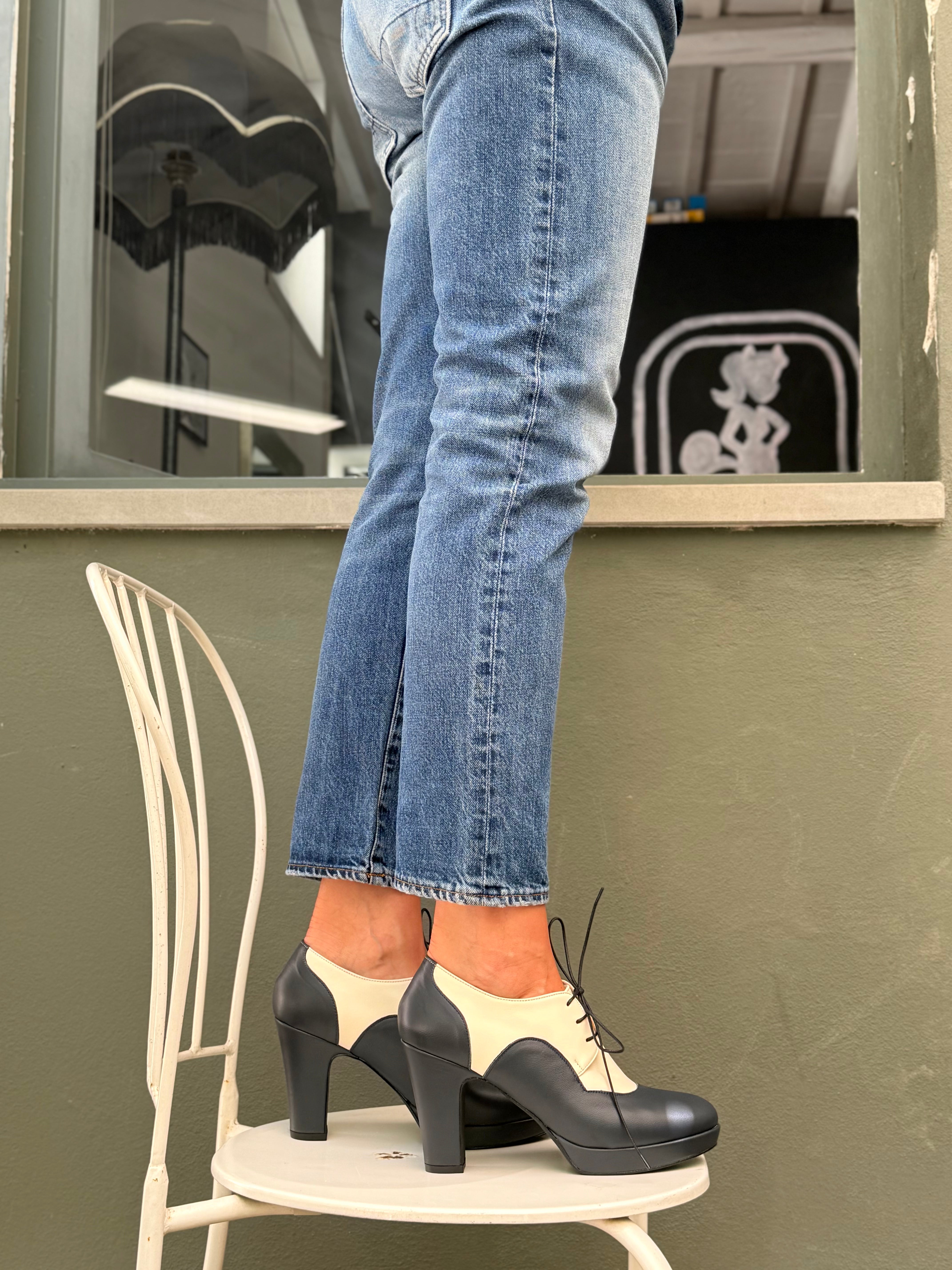 Image of Miranda Blue francesina in nappa blue e panna con plateau tacco 9 artigianale pugliese