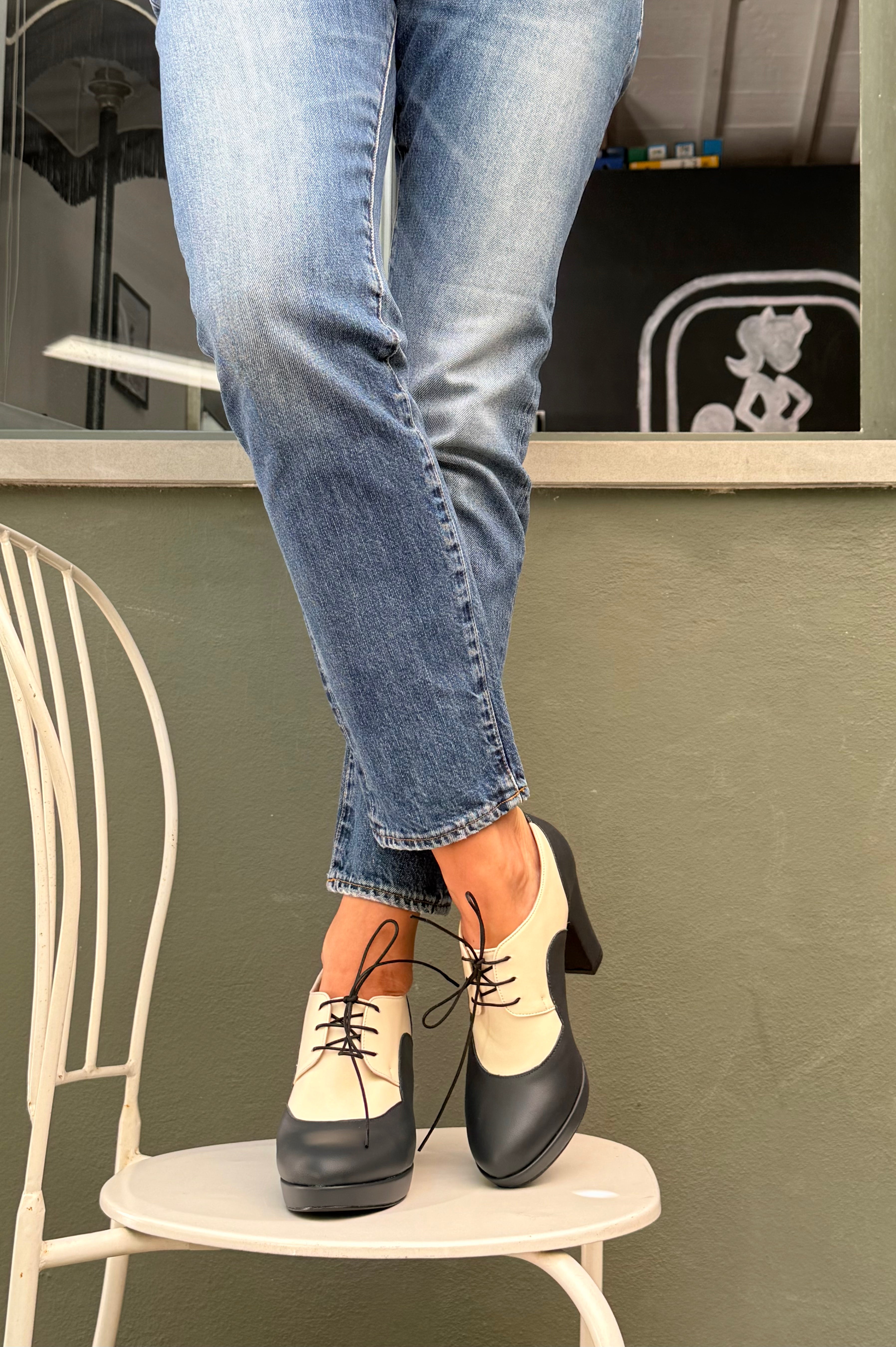 Image of Miranda Blue francesina in nappa blue e panna con plateau tacco 9 artigianale pugliese