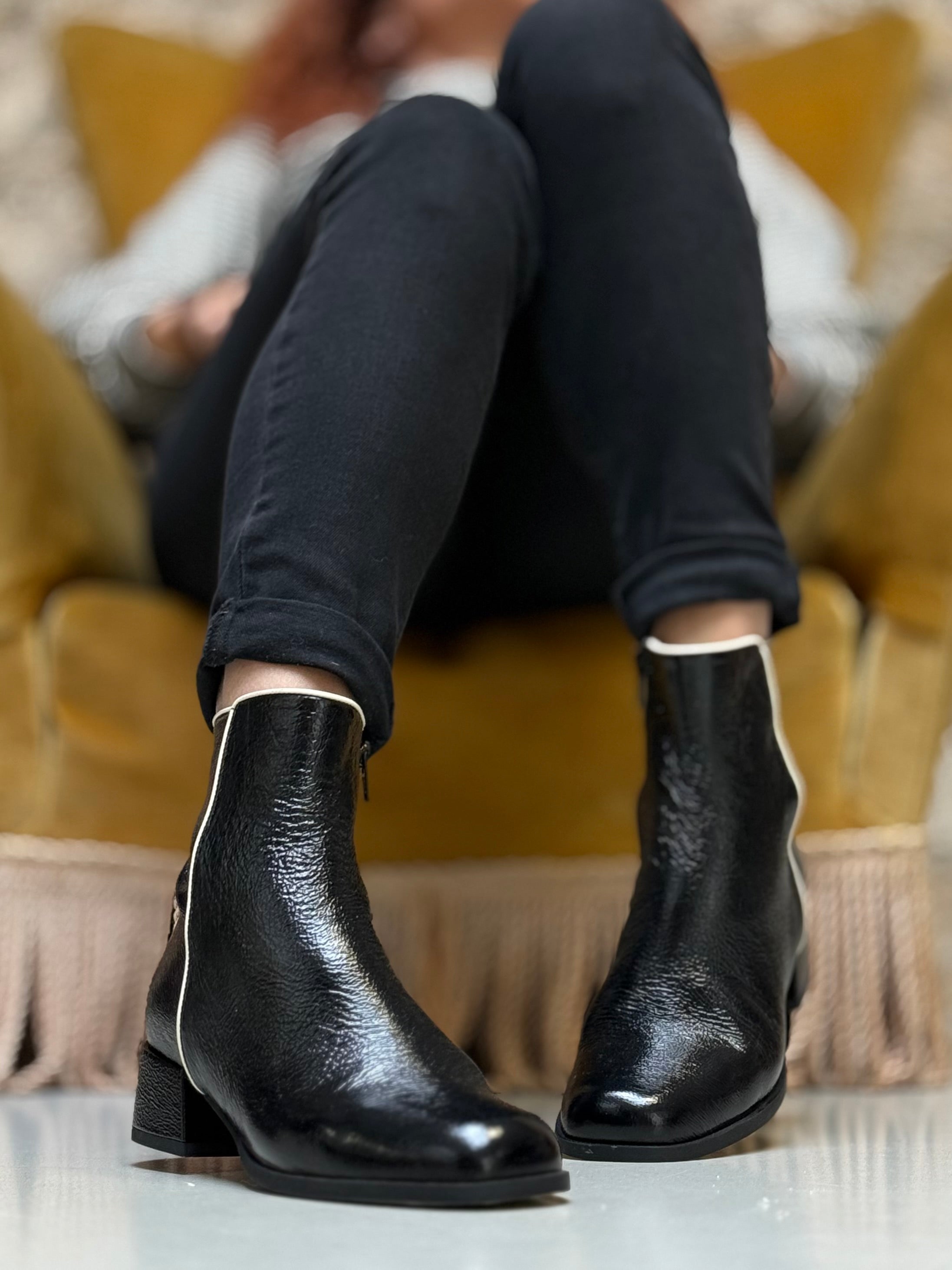 Image of Fender Black stivaletto in naplak nero tacco 4 cm artigianale marchigiana