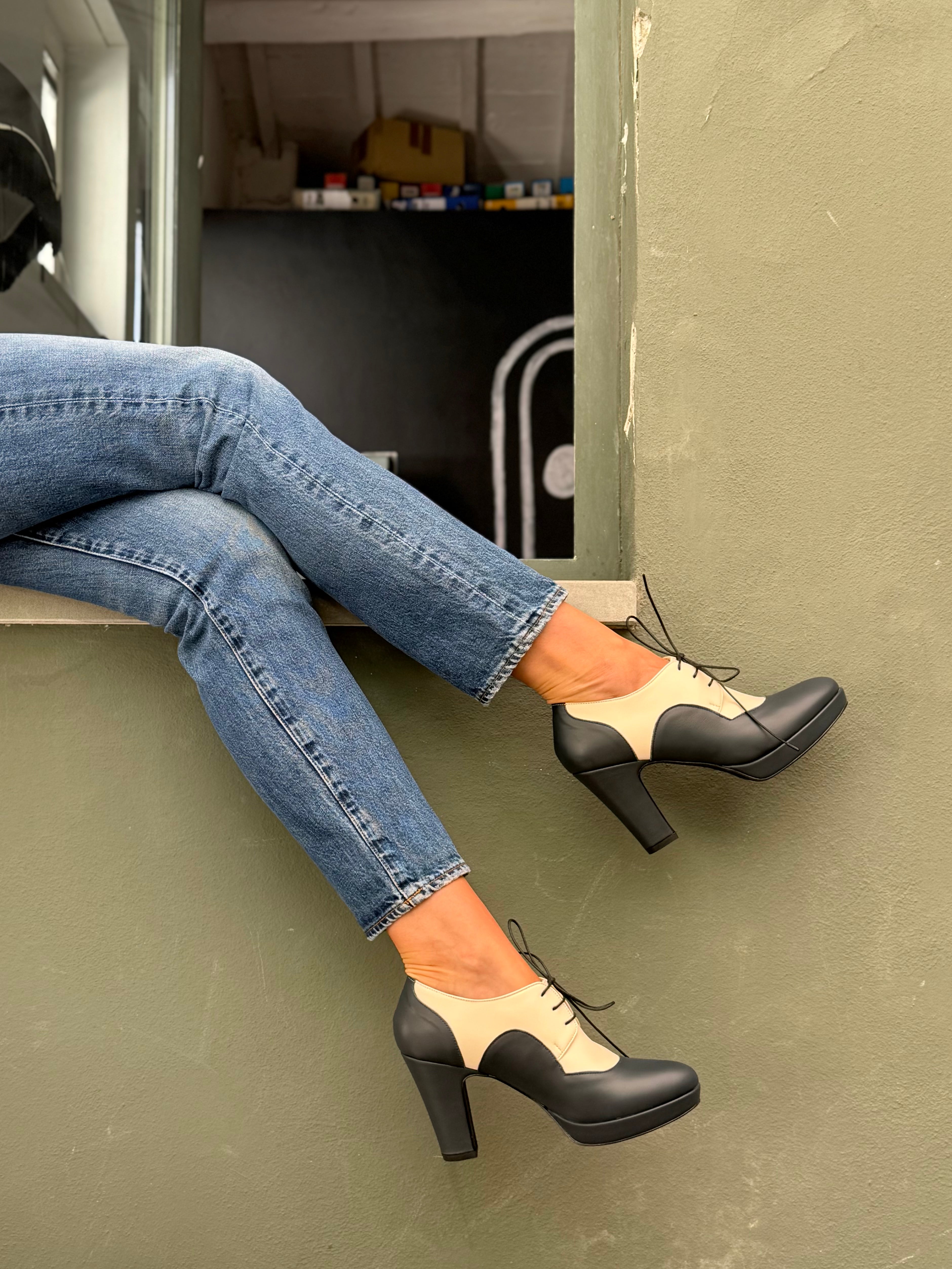 Image of Miranda Blue francesina in nappa blue e panna con plateau tacco 9 artigianale pugliese