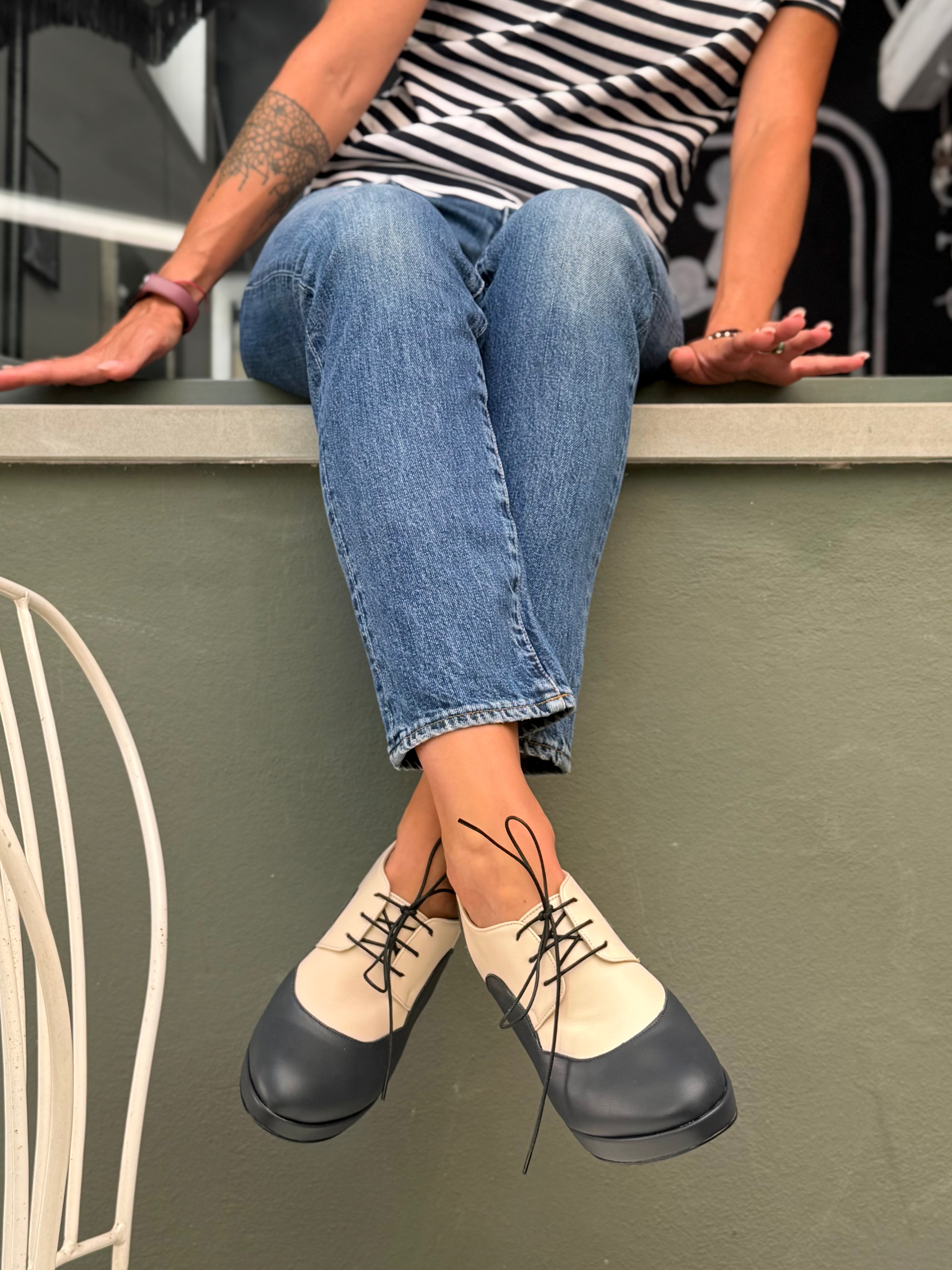 Image of Miranda Blue francesina in nappa blue e panna con plateau tacco 9 artigianale pugliese