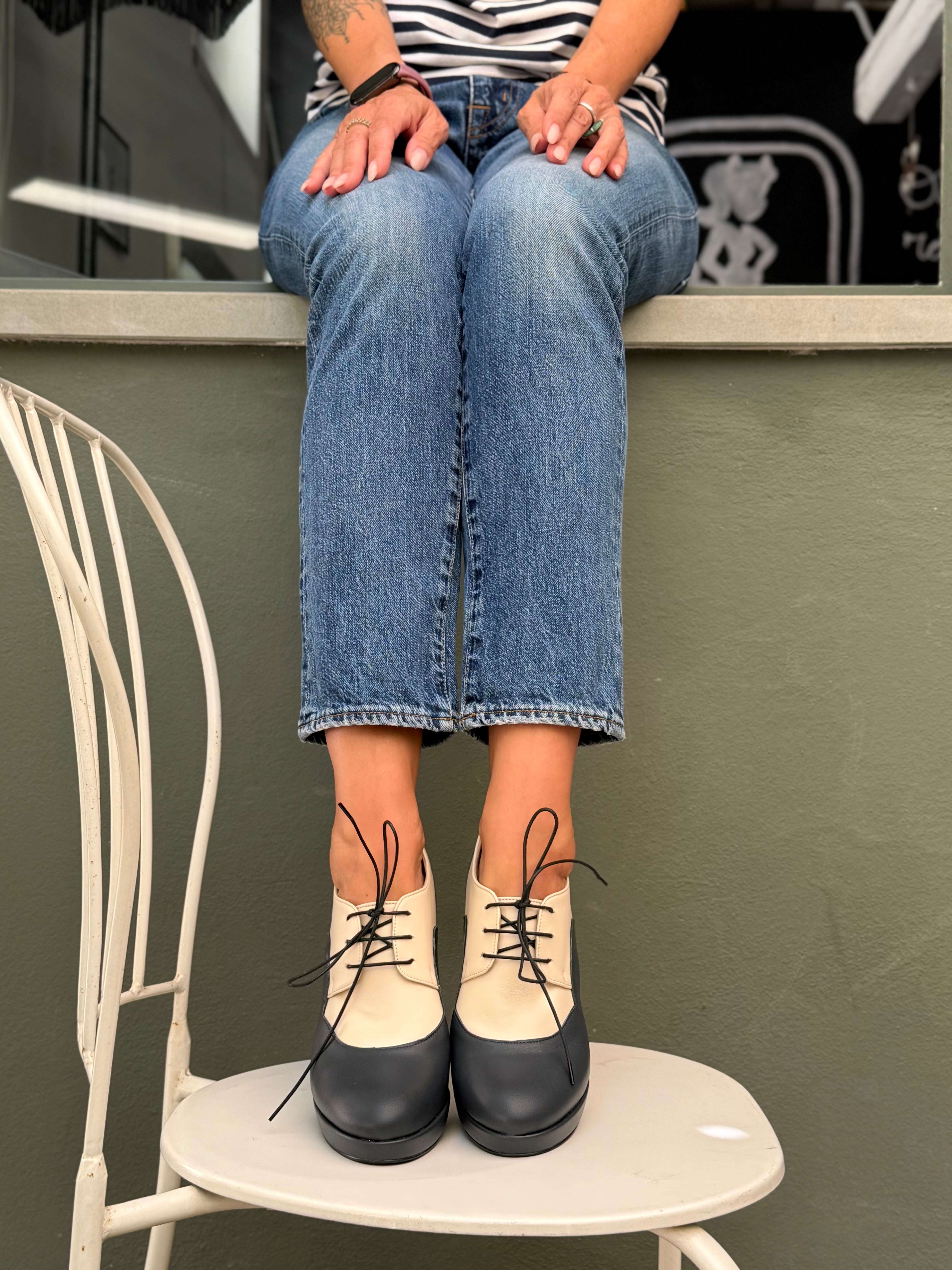 Image of Miranda Blue francesina in nappa blue e panna con plateau tacco 9 artigianale pugliese